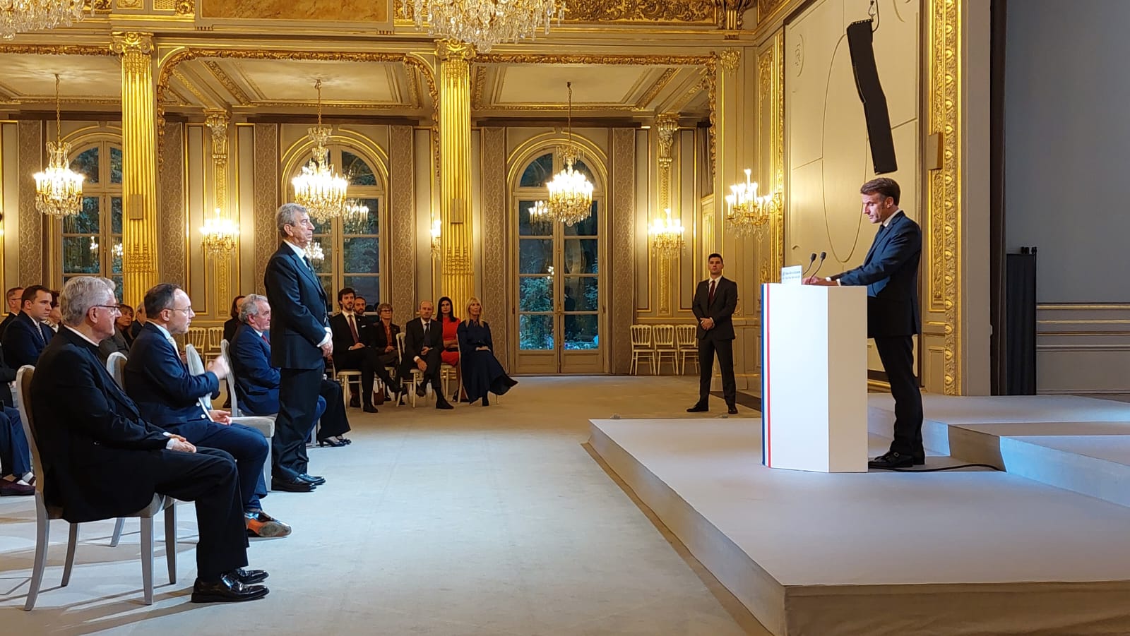 Macron s'adreça a Pintat.