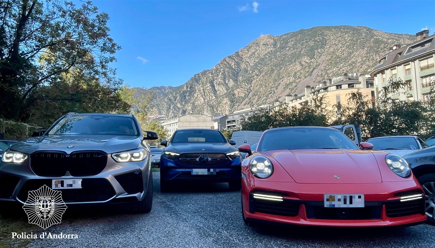 Els vehicles comissats per la policia. Els vehicles comissats per la policia.