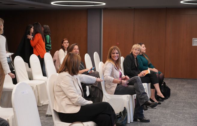 La ministra d'Afers Socials, Trini Marín, i la secretaria d'Estat d’Igualtat, Mariona Cadena.