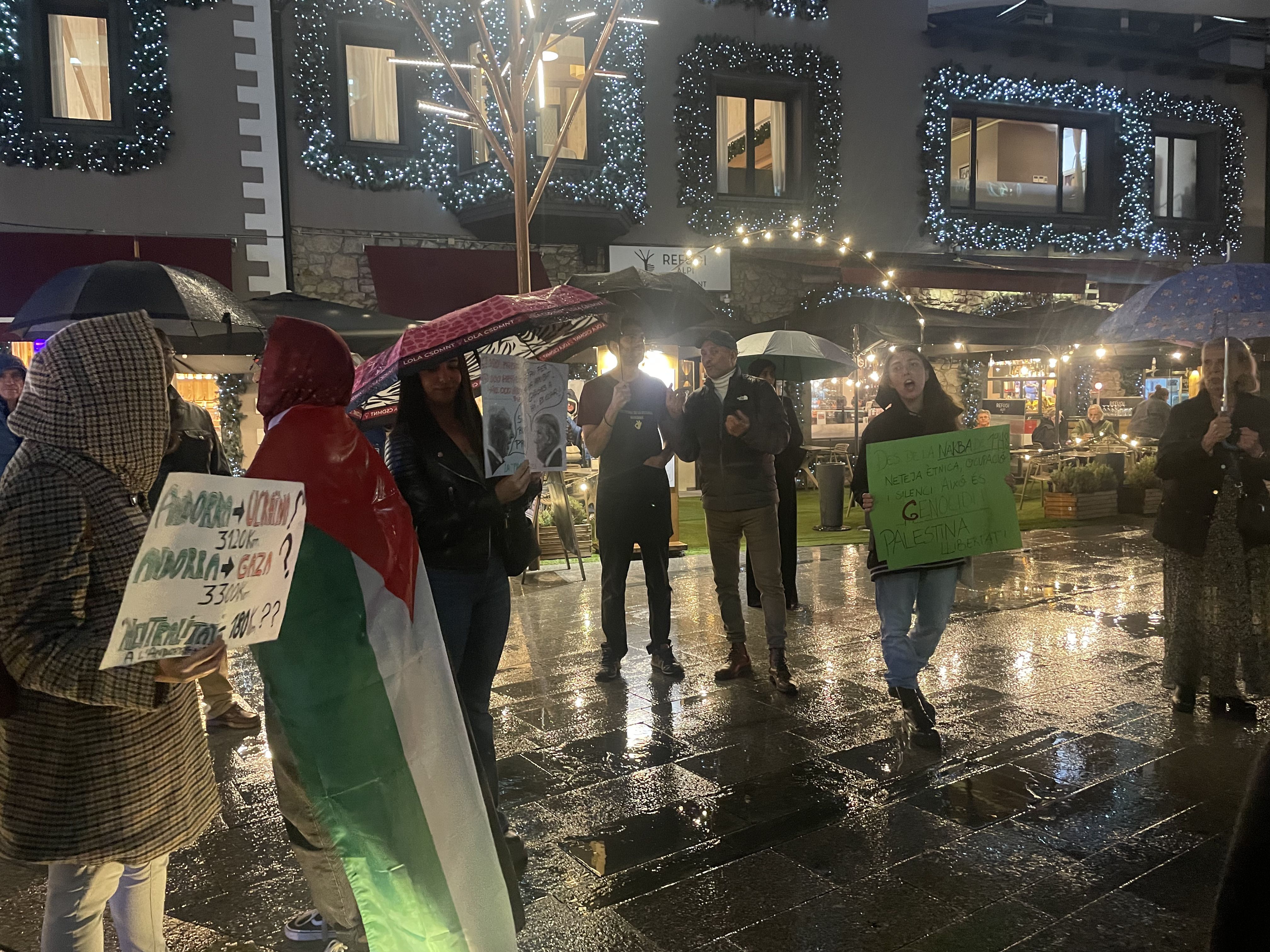 Els manifestants han transmès els seus missatges a través de pancartes.