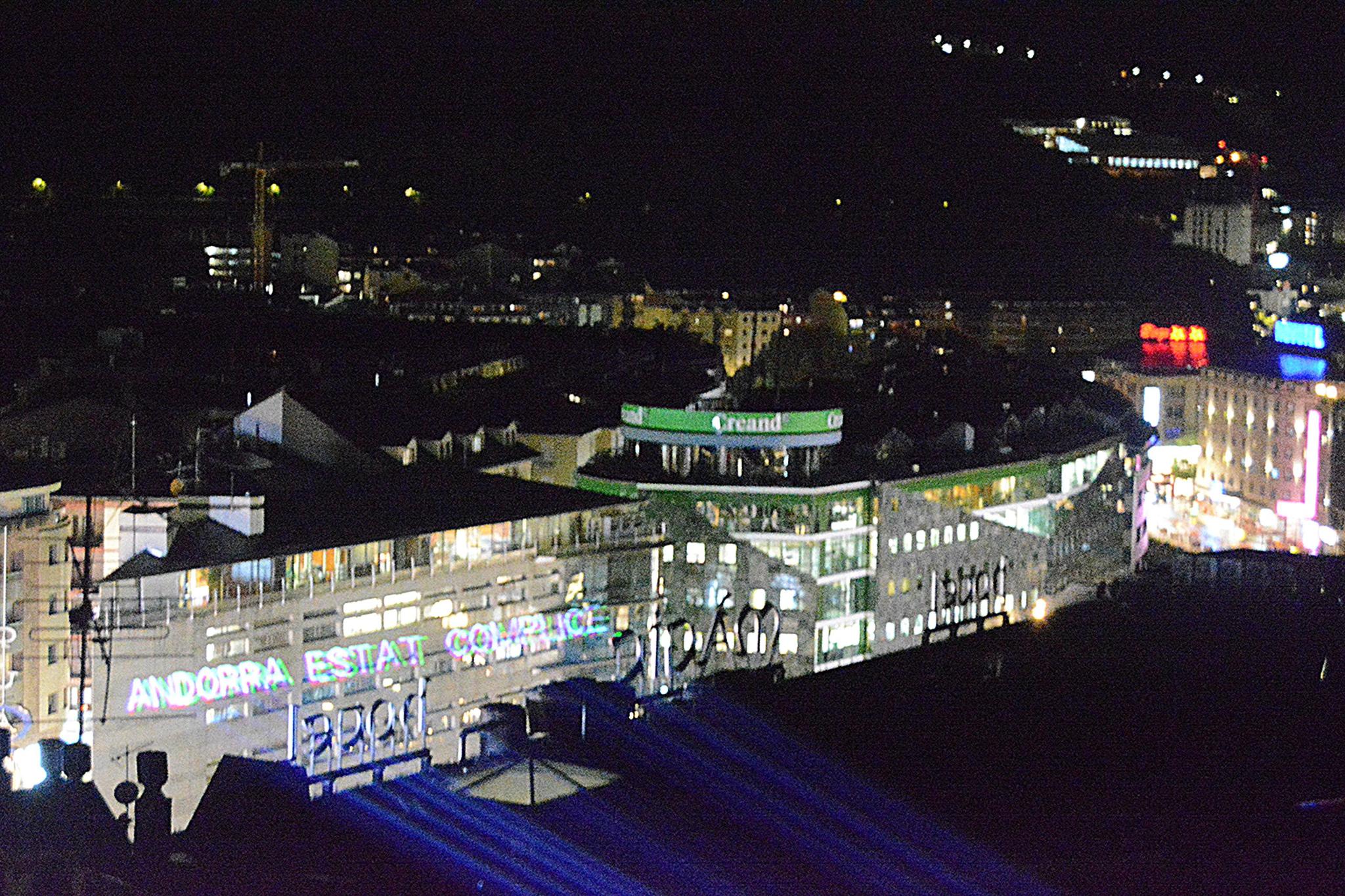 Jocs de llums facilitats pel propi grup. Jocs de llums facilitats pel propi grup.