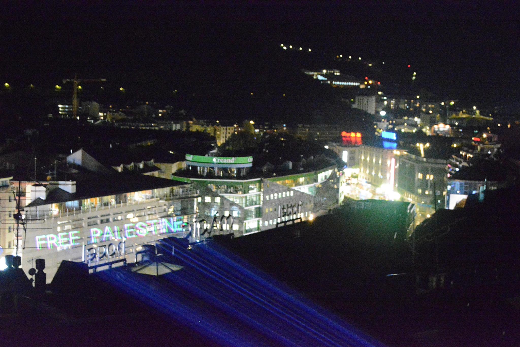 Jocs de llums facilitats pel propi grup. Jocs de llums facilitats pel propi grup.