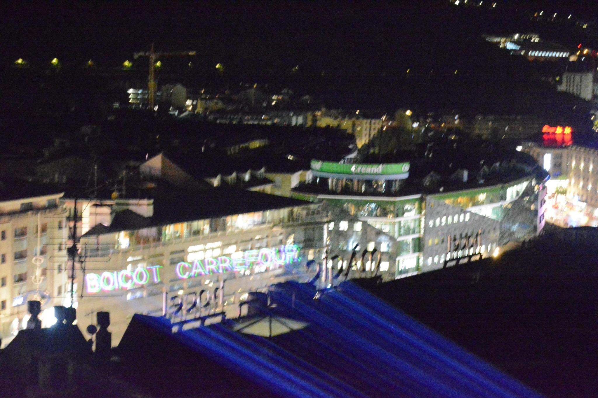 Jocs de llums facilitats pel propi grup. Jocs de llums facilitats pel propi grup.