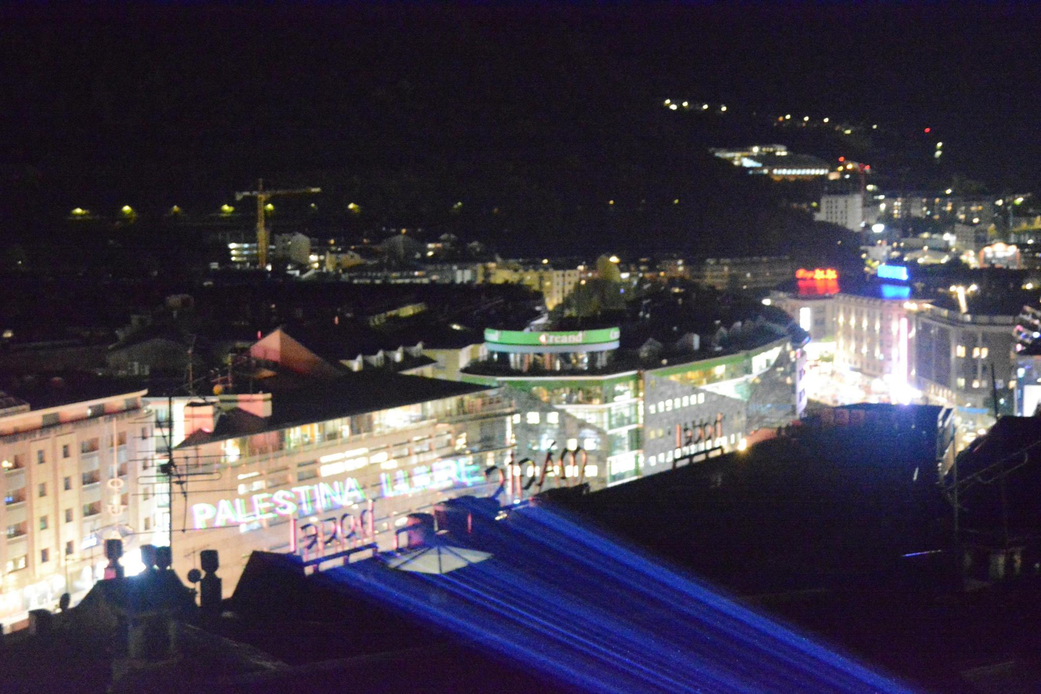 Jocs de llums facilitats pel propi grup. Jocs de llums facilitats pel propi grup.