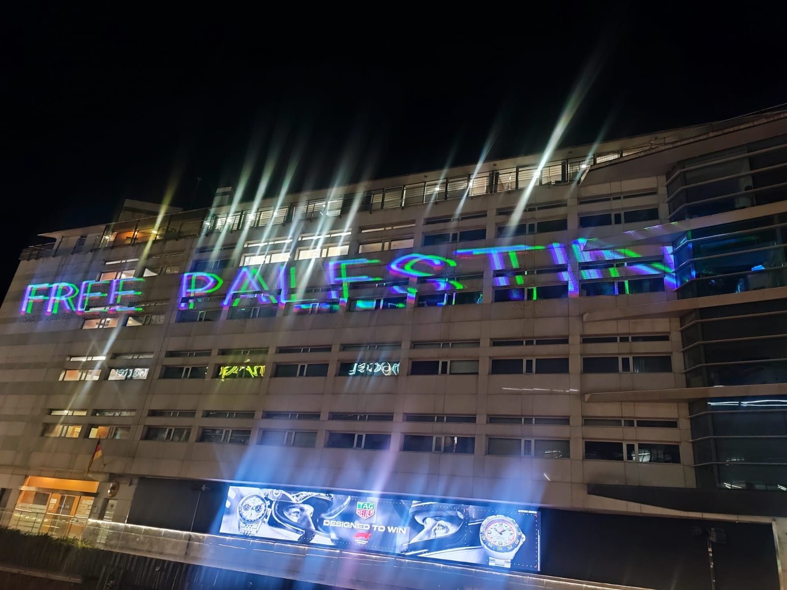 Jocs de llums facilitats pel propi grup. Jocs de llums facilitats pel propi grup.