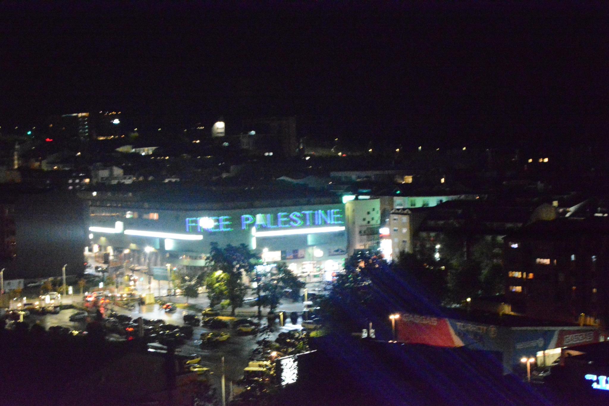 Jocs de llums facilitats pel propi grup. Jocs de llums facilitats pel propi grup.