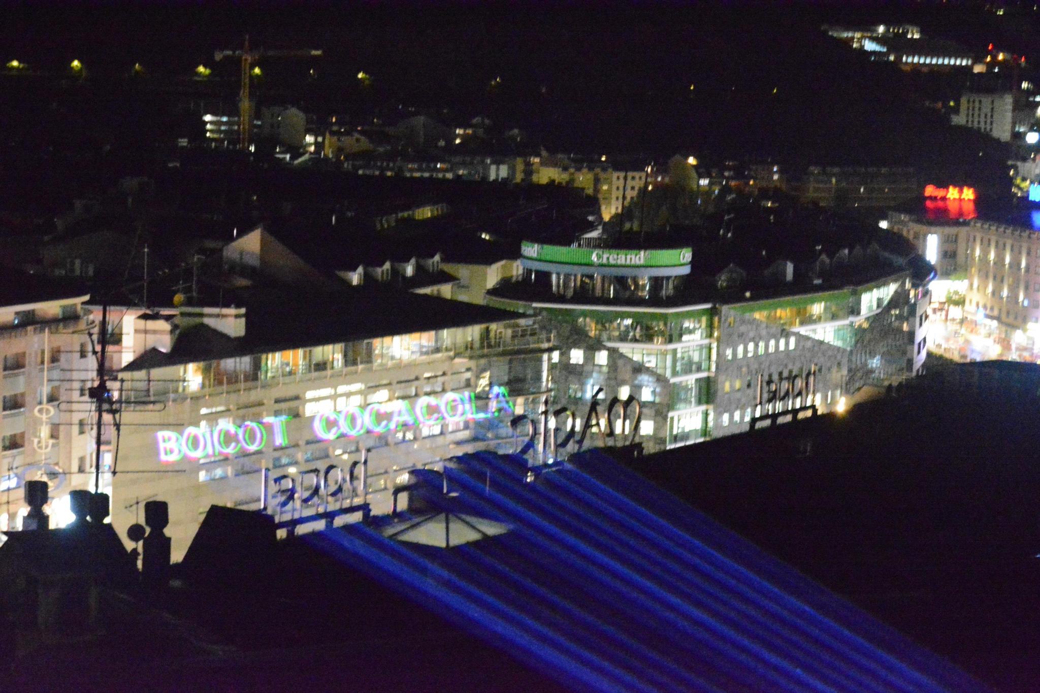 Jocs de llums facilitats pel propi grup. Jocs de llums facilitats pel propi grup.