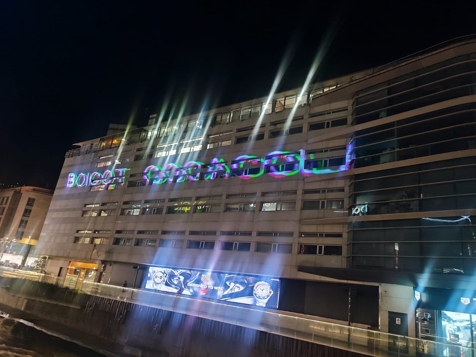 Jocs de llums facilitats pel propi grup. Jocs de llums facilitats pel propi grup.