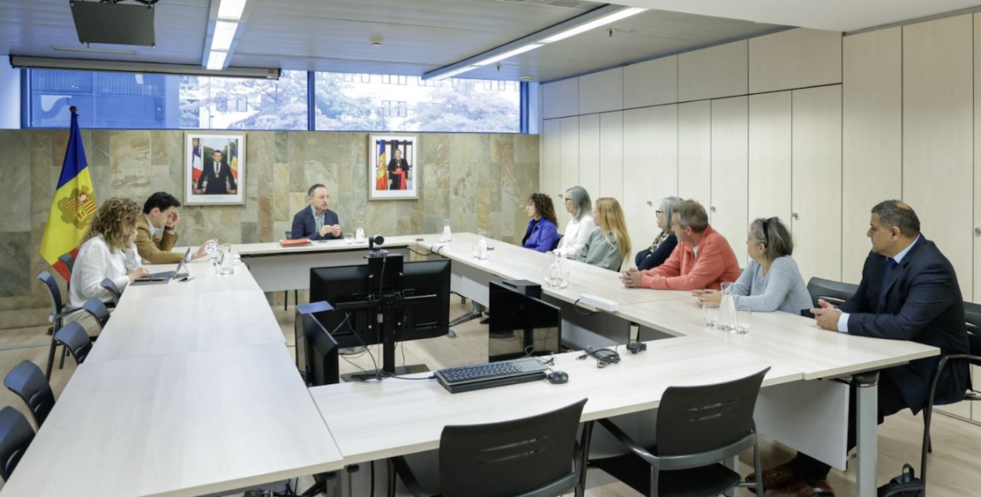 Reunió d’Espot i Casal amb els representants de les associacions animalistes.