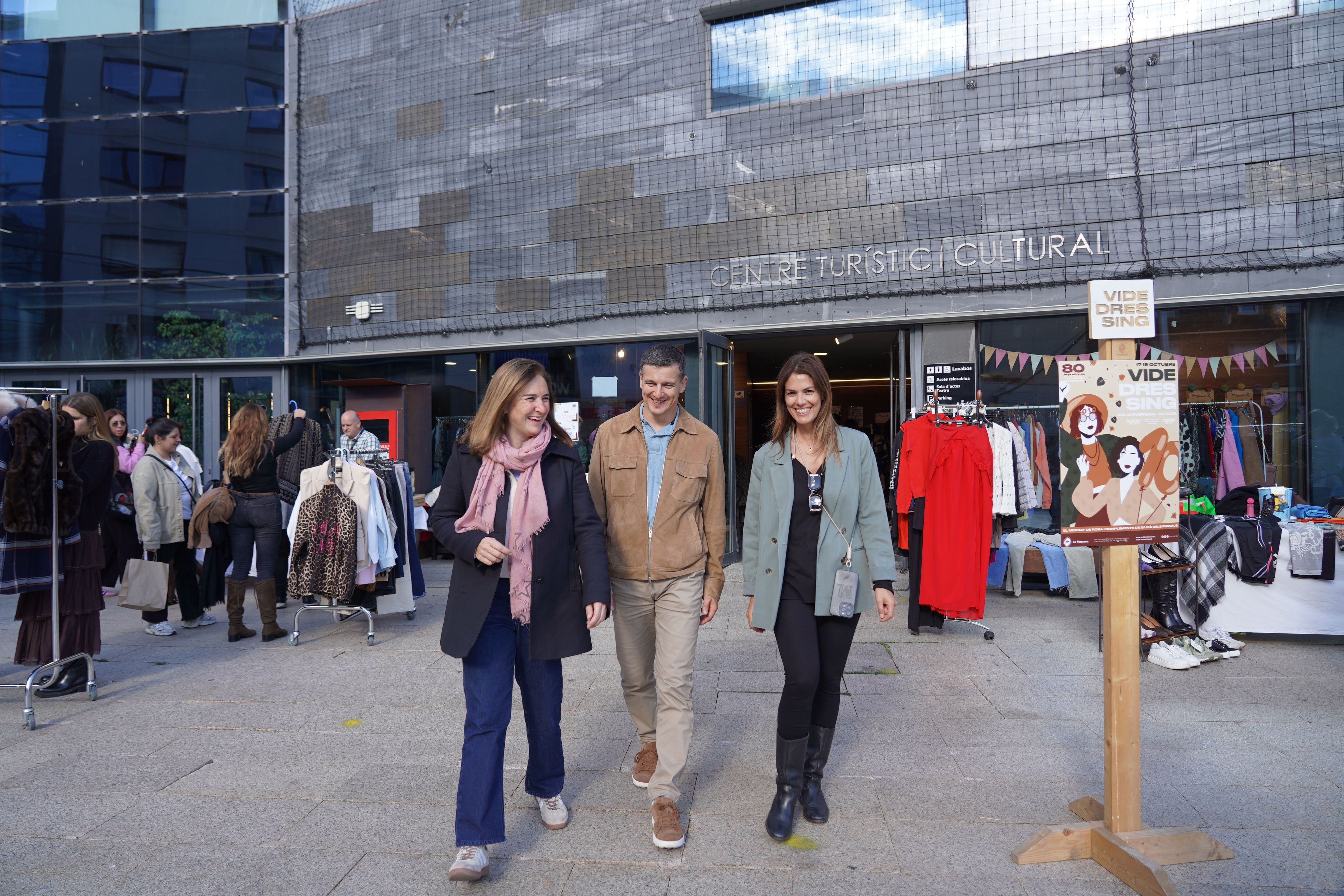 Bet Rossell, Roger Fité i Mònica Solé en la inauguració del mercat. Bet Rossell, Roger Fité i Mònica Solé en la inauguració del mercat.