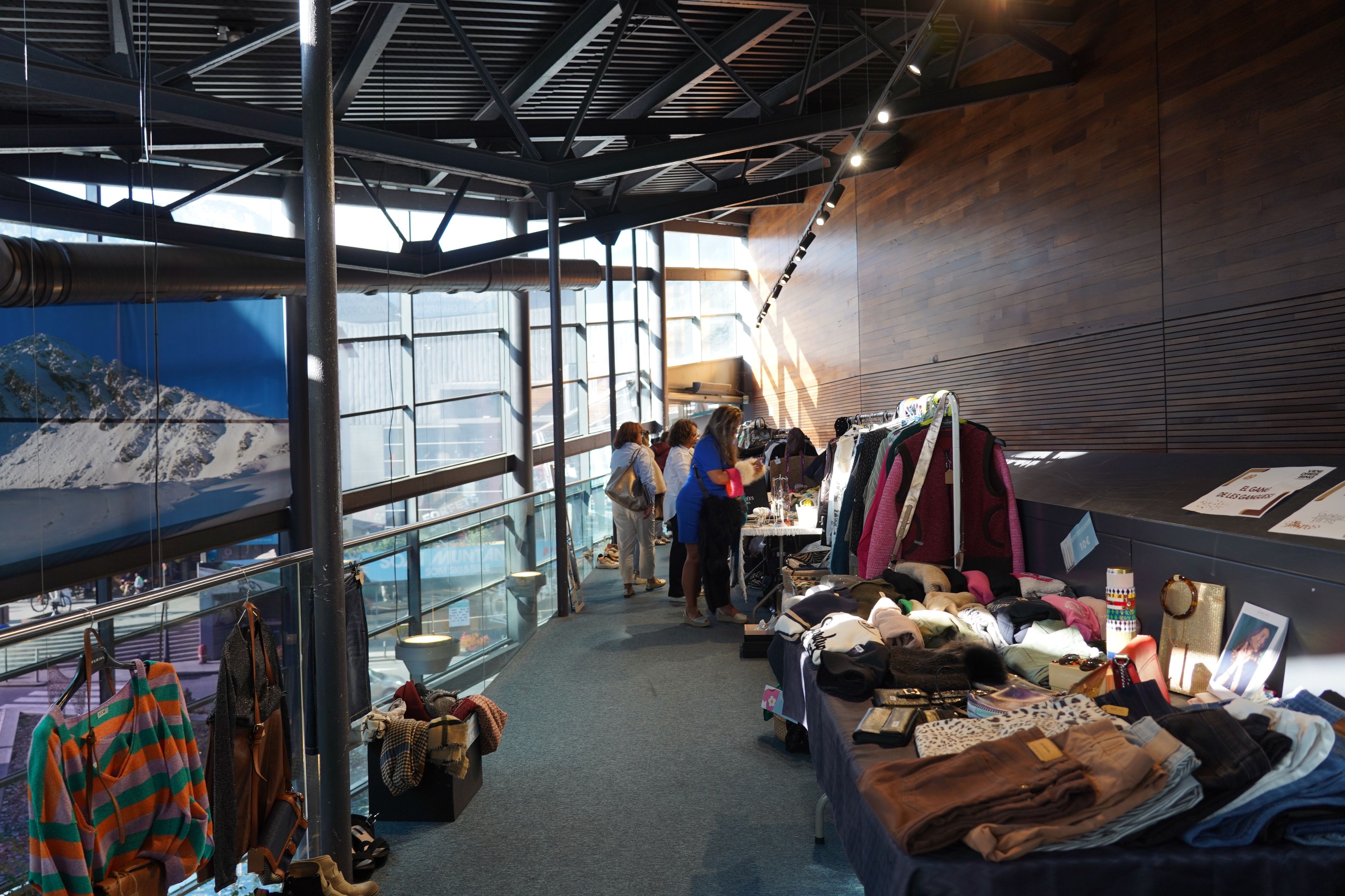 Parades al centre cultural de les Fontetes. Parades al centre cultural de les Fontetes.