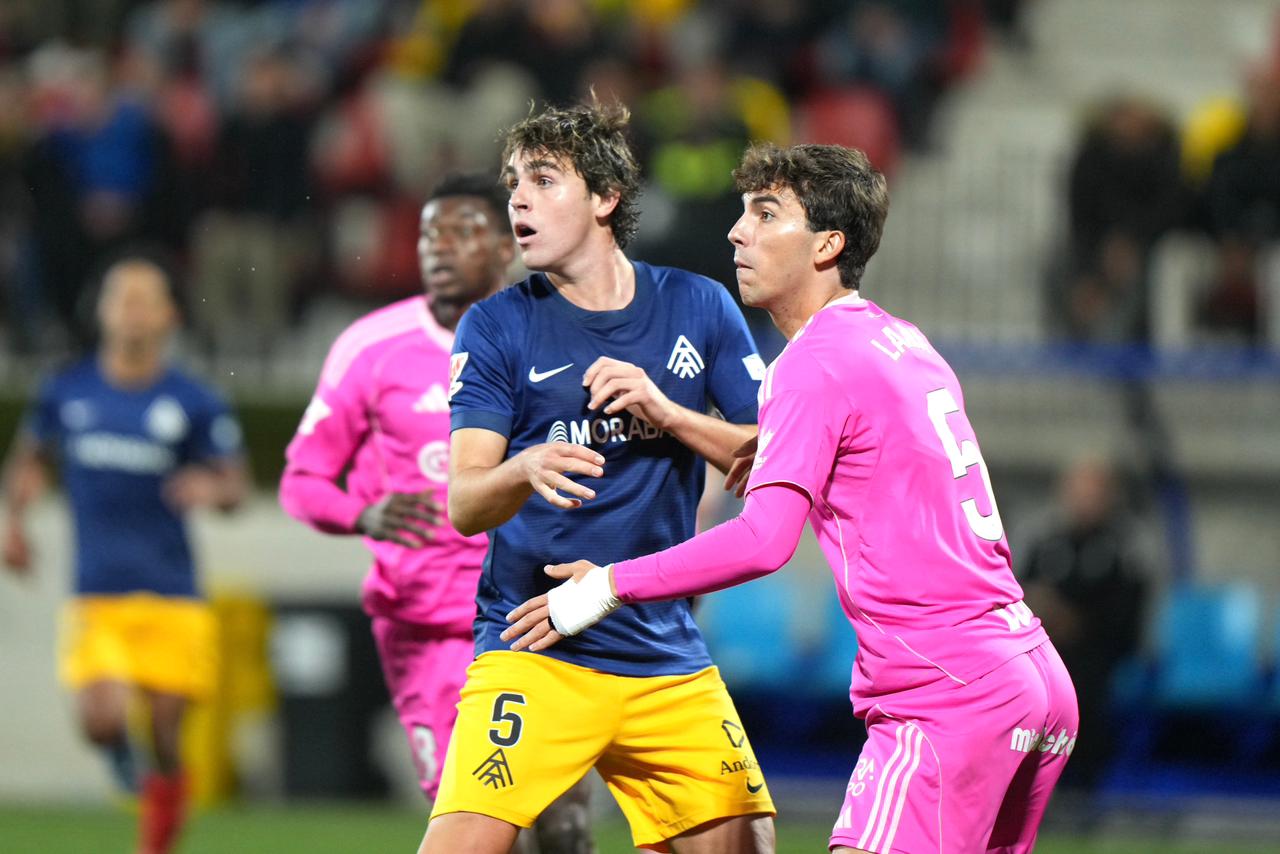 Bomba amb Manu Lama, fill del mític comentarista de la Cope. Bomba amb Manu Lama, fill del mític comentarista de la Cope.