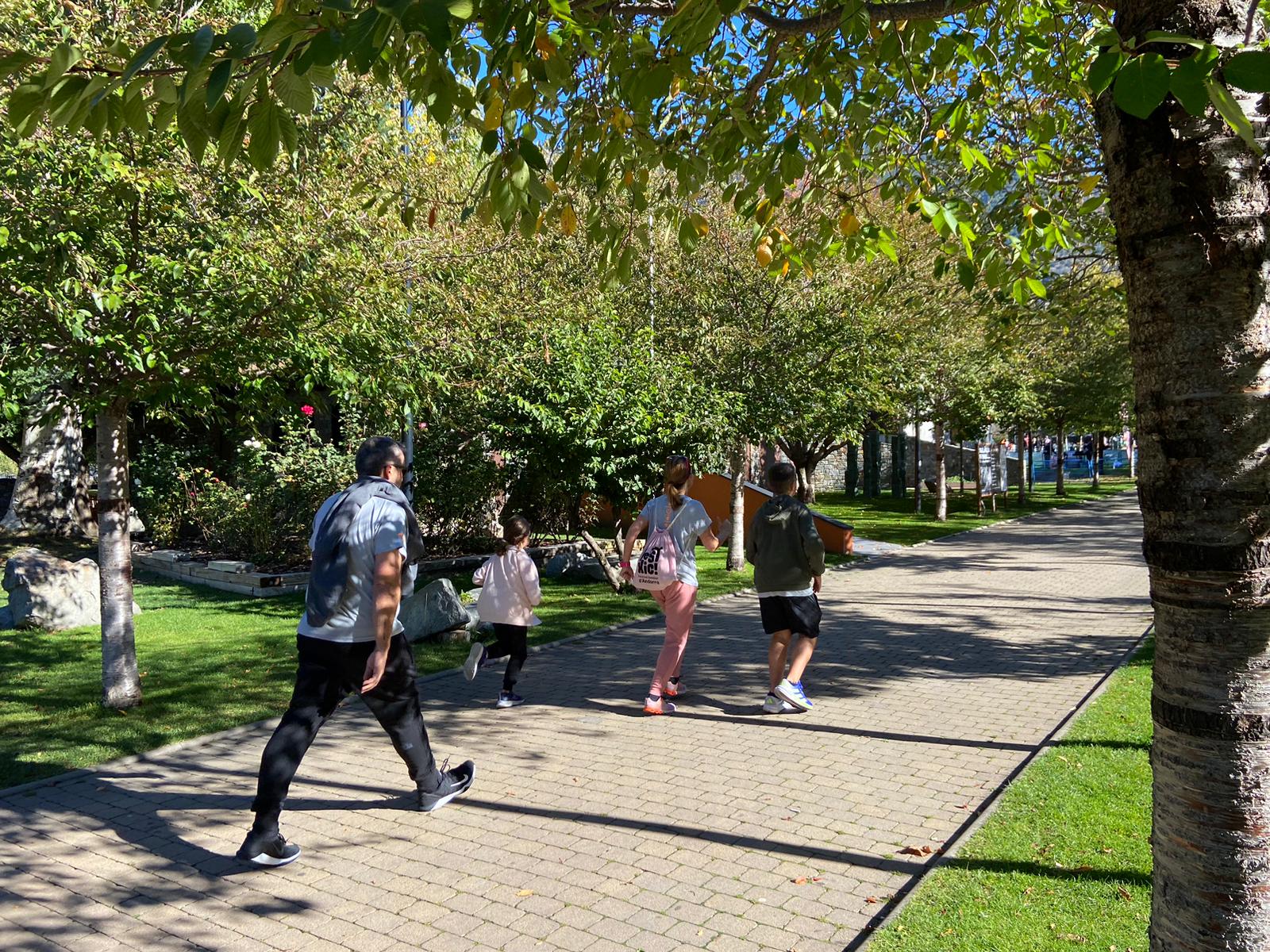 Hi ha qui ha preferit córrer, però la majoria han fet la caminada.