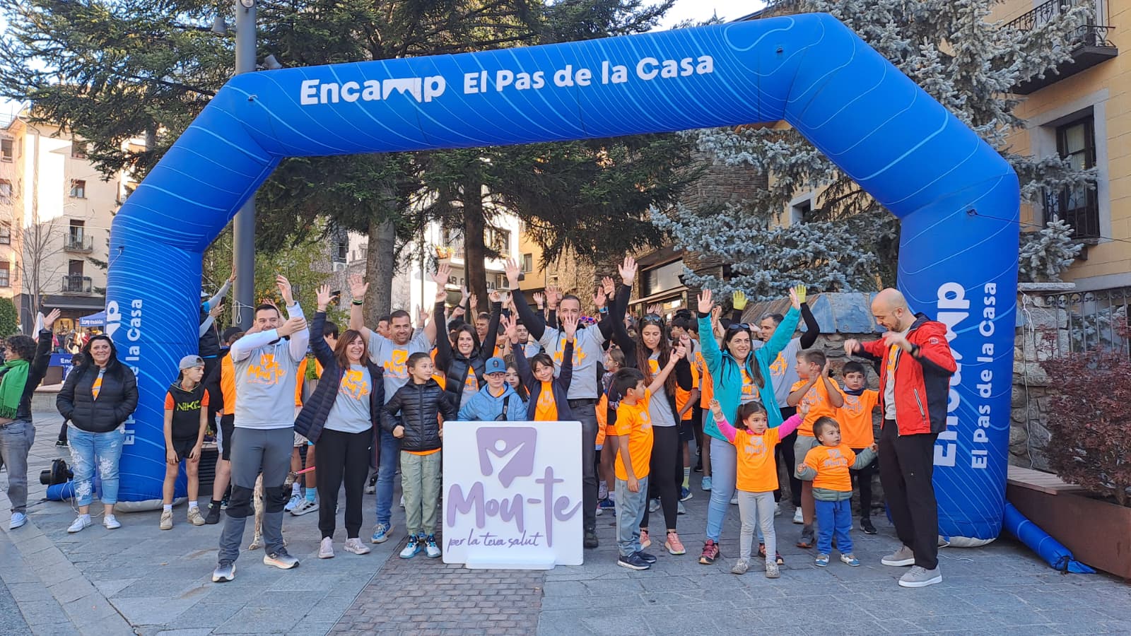 Tots preparats a Encamp per a la sortida, amb el ministre Torres, els cònsols i consellers.