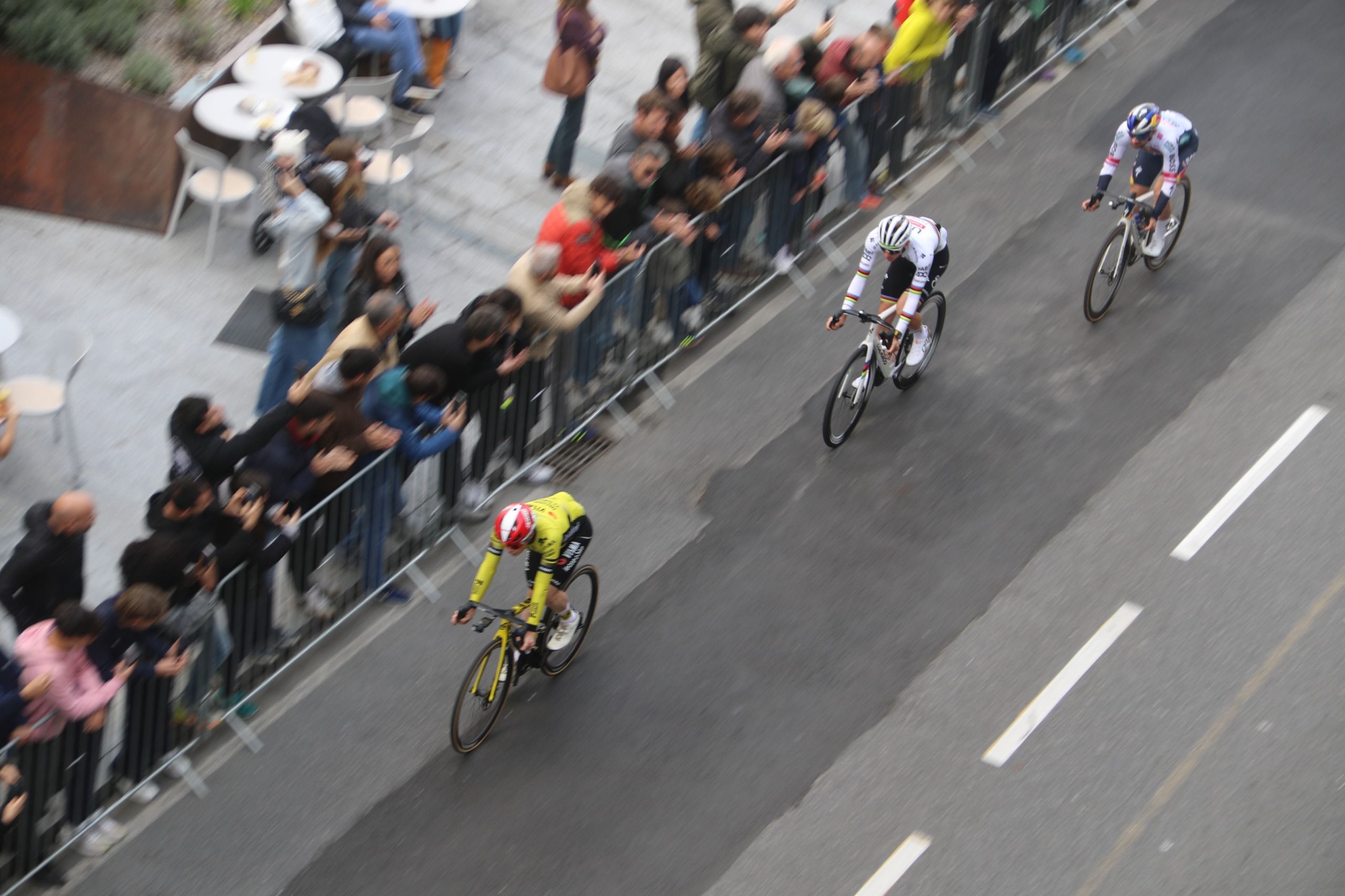 Vingegaard, Pogacar i Roglic, durant l'Andorra Cycling Masters.