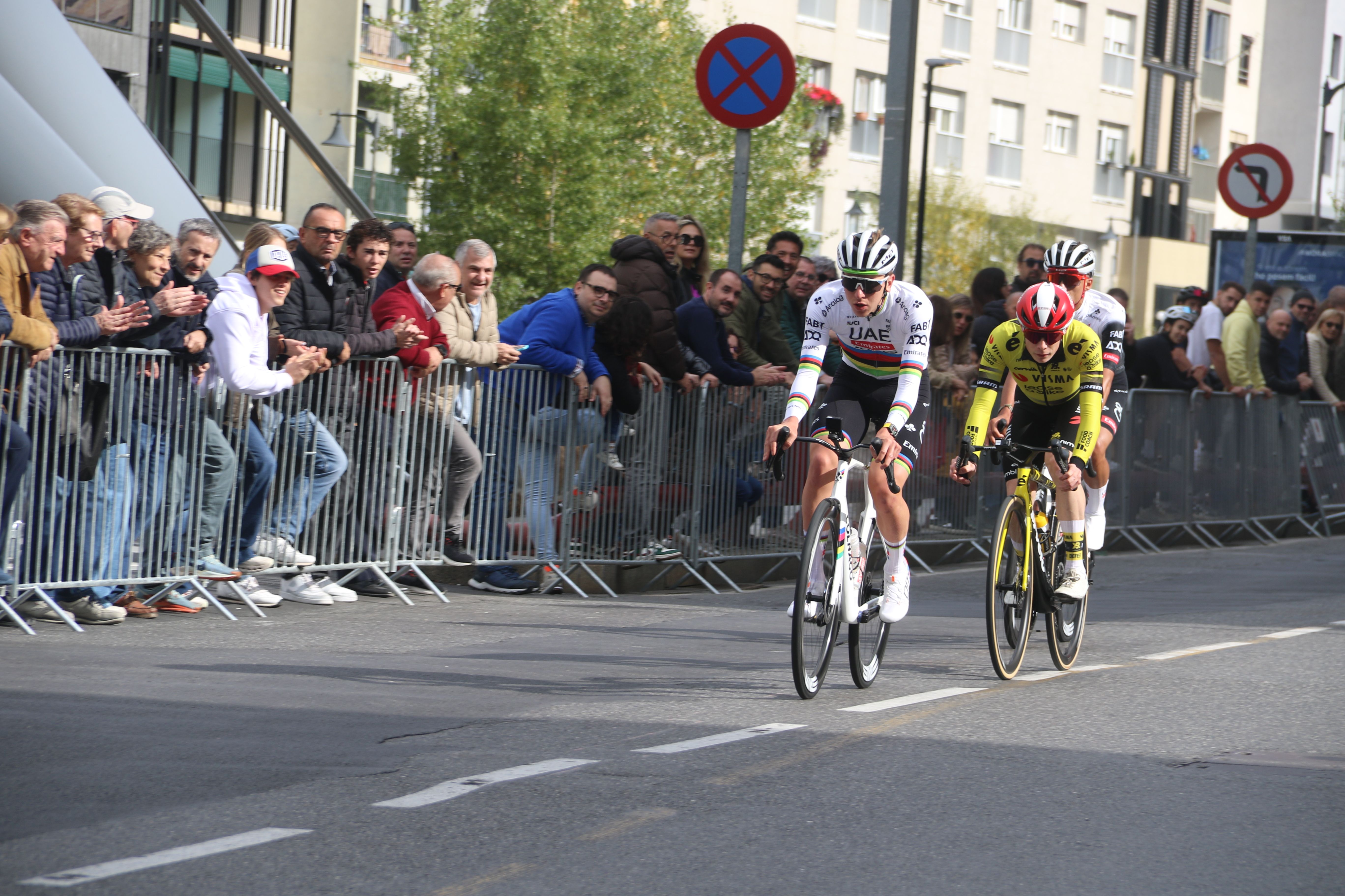 Tadej Pogačar, Jonas Vingegaard i Isaac del Toro en un moment de la prova. Tadej Pogačar, Jonas Vingegaard i Isaac del Toro en un moment de la prova.
