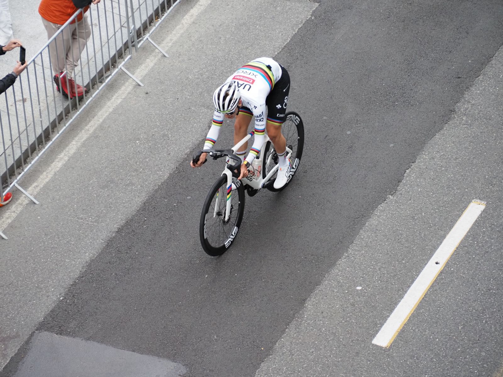 Roglic durant el recorregut urbà. Roglic durant el recorregut urbà.