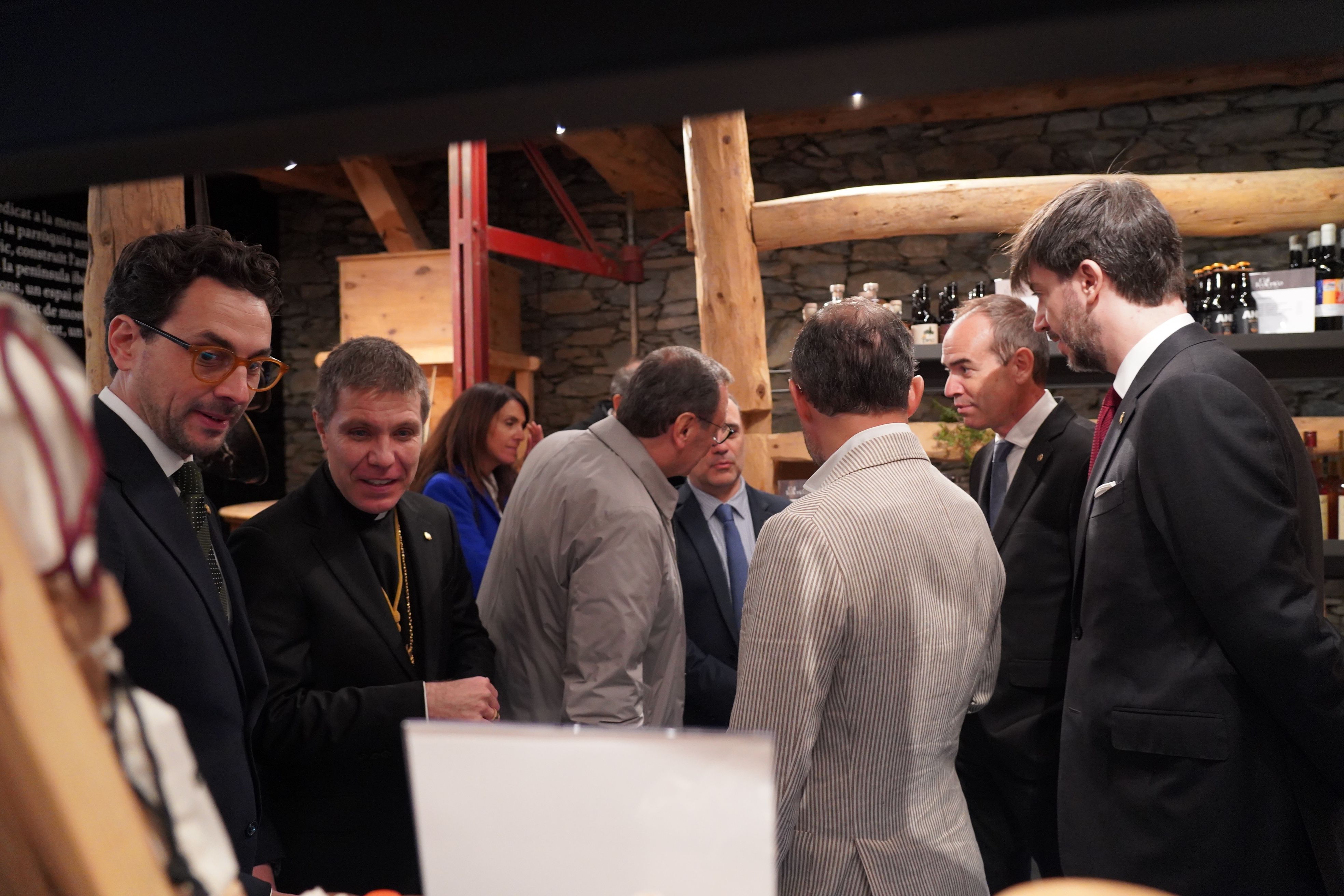 Casal, Serrano Pentintat, Espot i Ensenyat, entre altres, a la botiga.