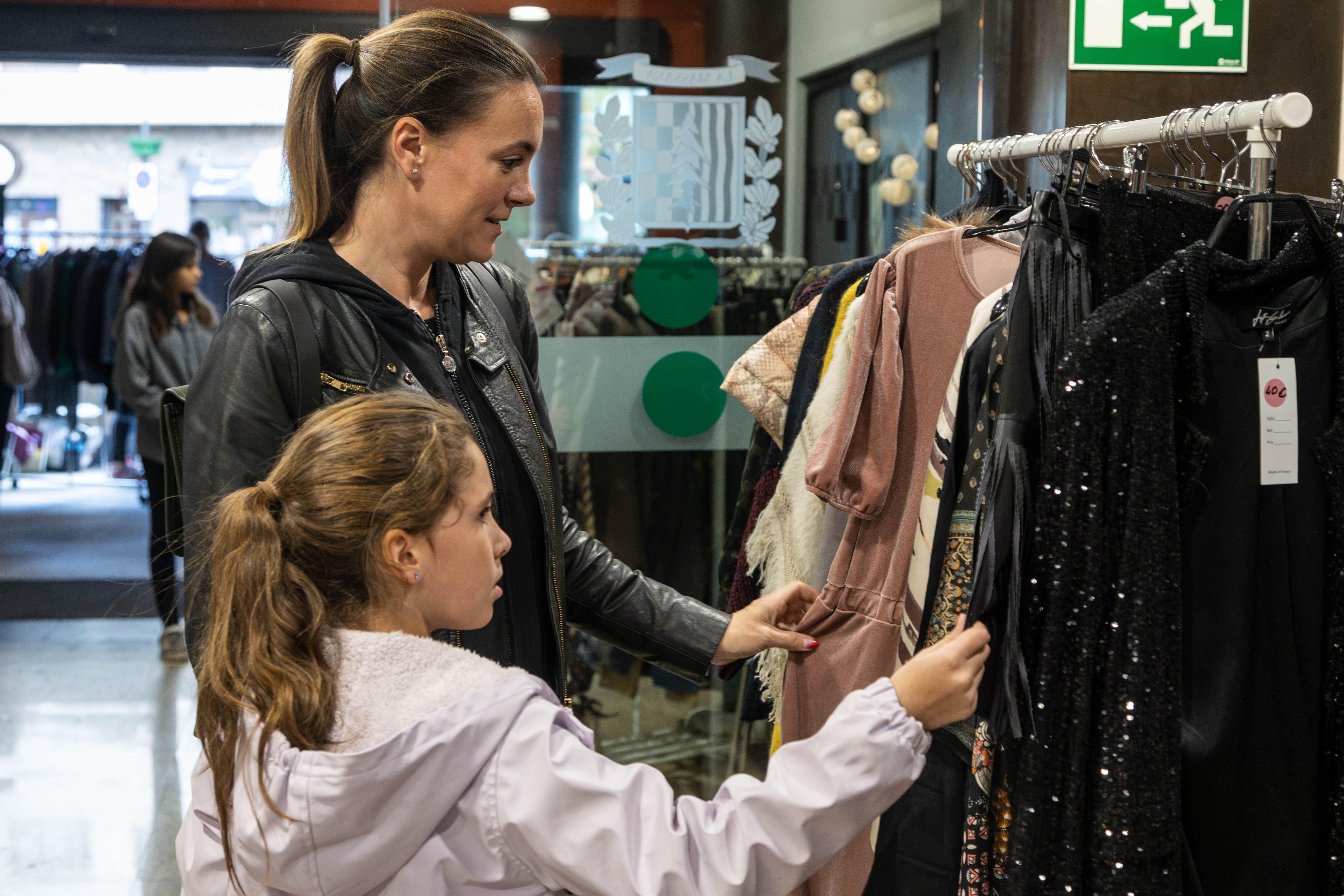 El mercat de roba i segona mà, apte per a totes les generacions. El mercat de roba i segona mà, apte per a totes les generacions.
