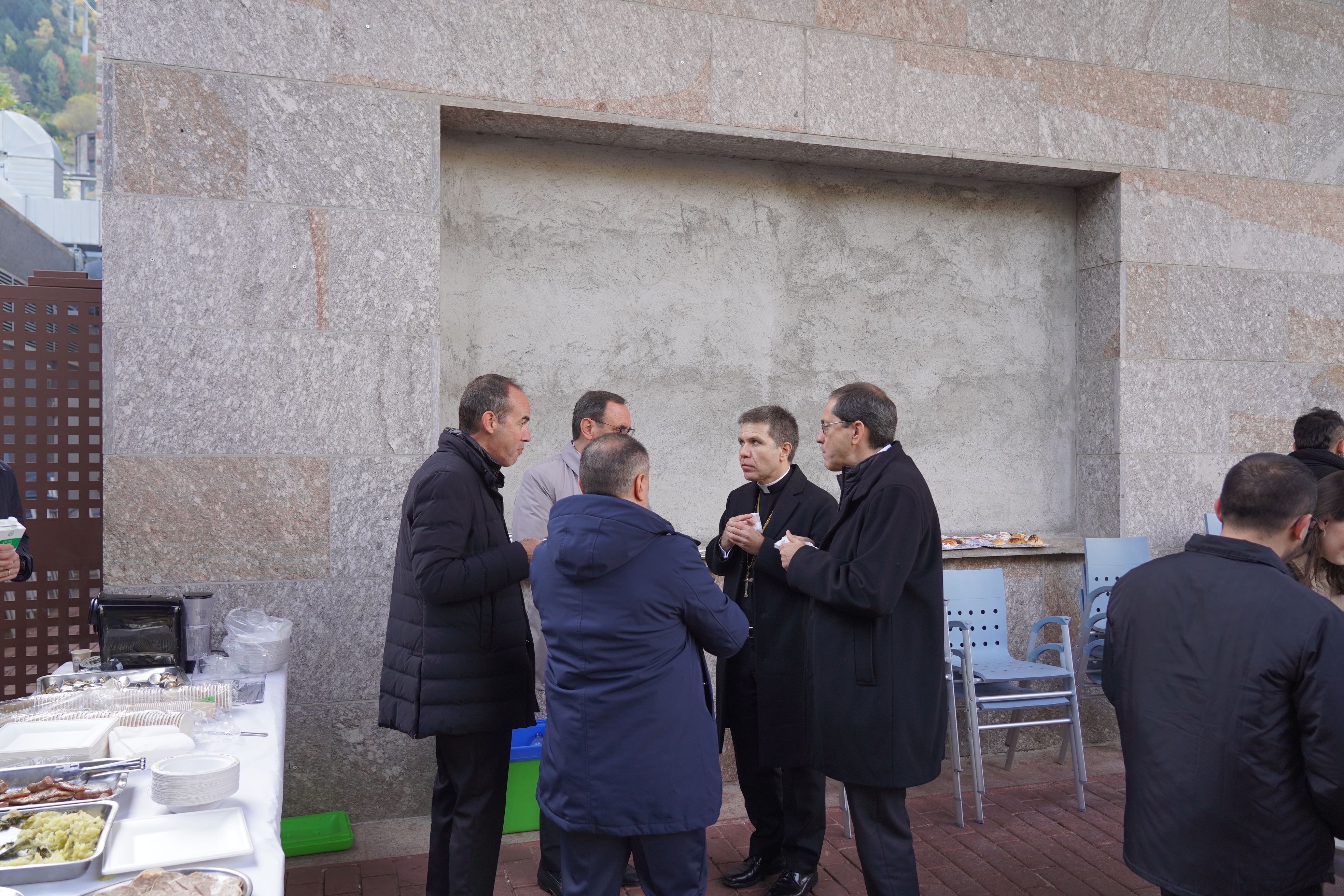 Serrano Pentinat i els cònsols durant l'esmorzar amb els ramaders. Serrano Pentinat i els cònsols durant l'esmorzar amb els ramaders.