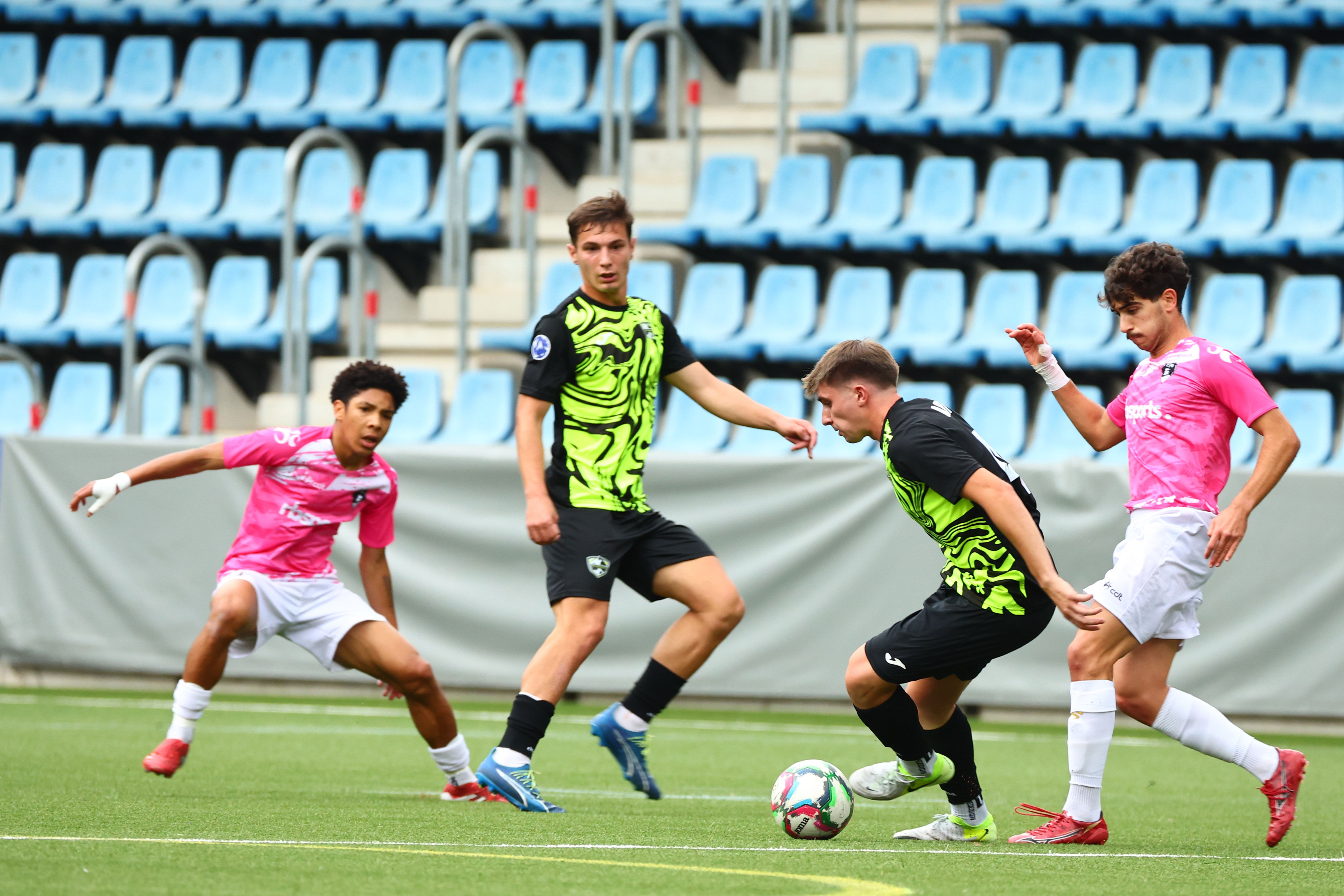 L'Ordino i l'Esperança han disputat el seu duel a l'Estadi Nacional. L'Ordino i l'Esperança han disputat el seu duel a l'Estadi Nacional.