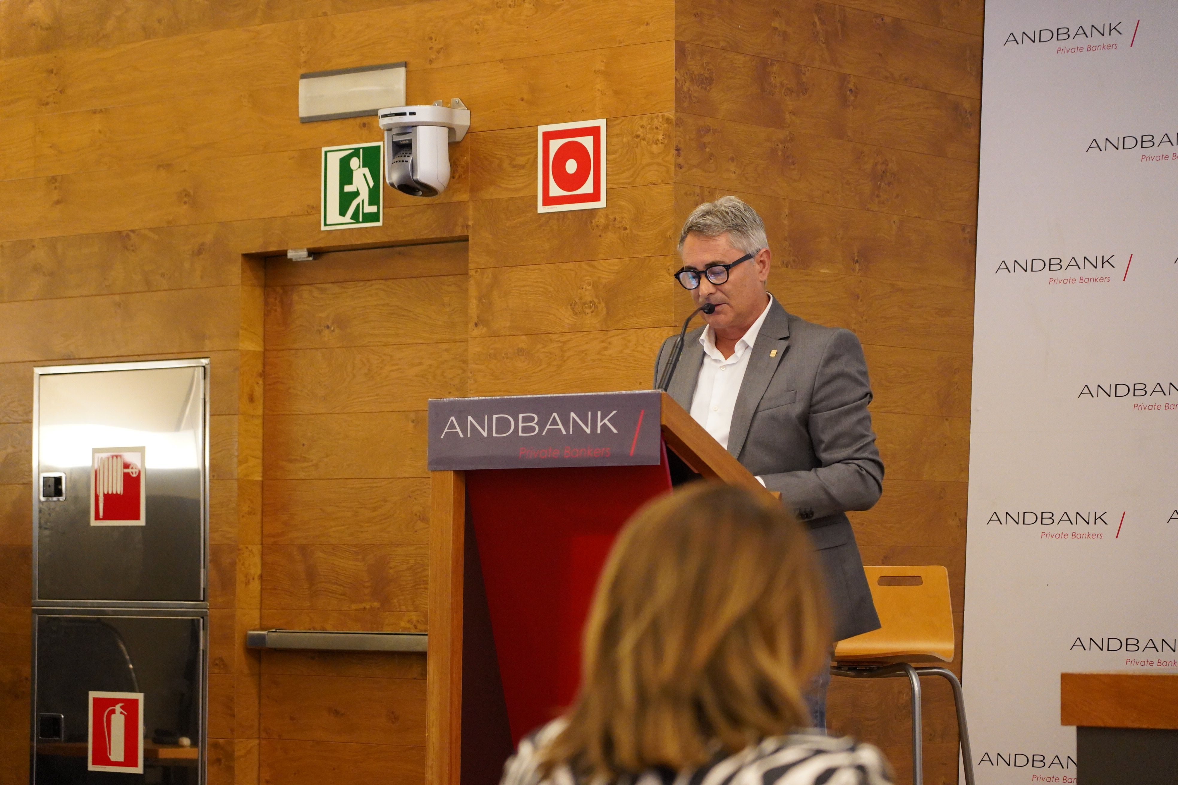 El president de la federació de natació, Joan Clotet, durant el seu discurs.