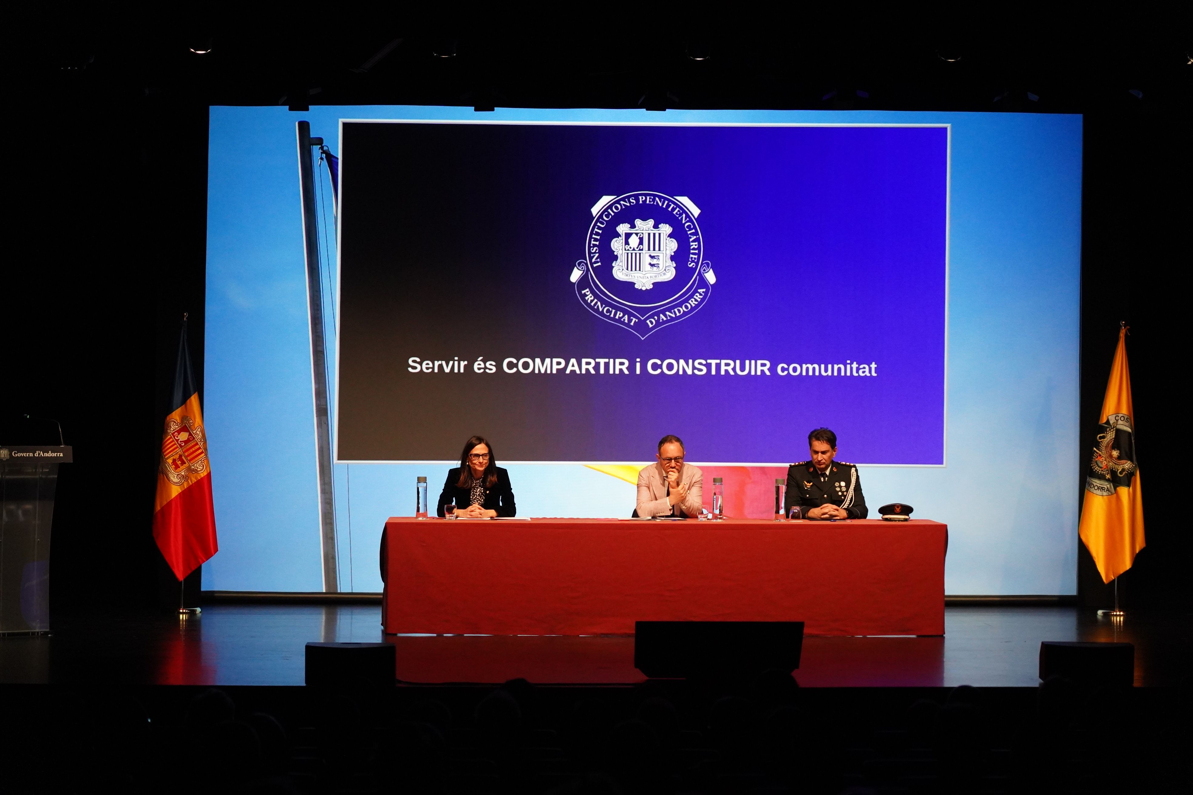 Les autoritats mentre es projectava un audiovisual.