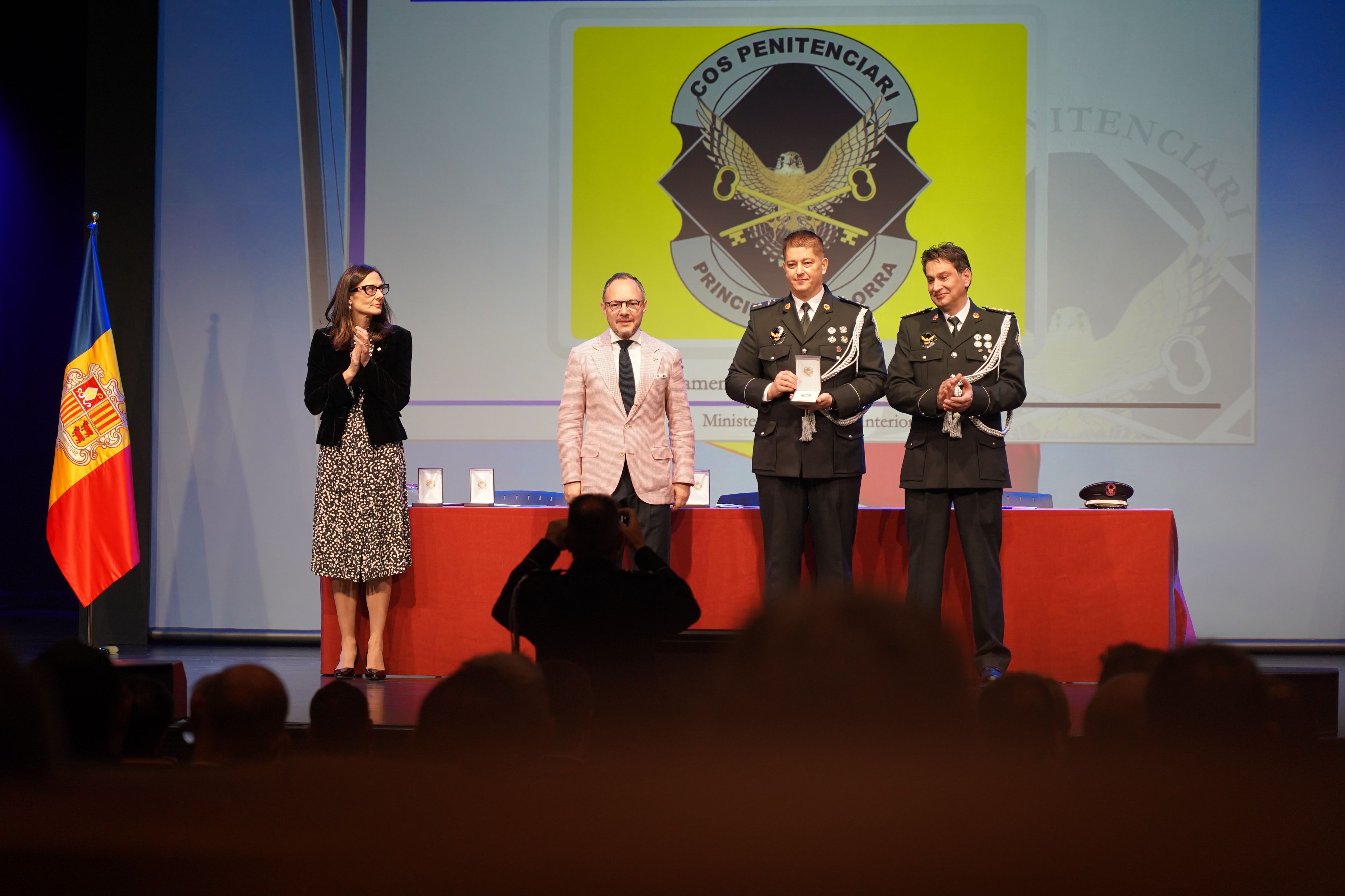 Reconeixement pels 25 anys de servei per a Ismael Alarcón.