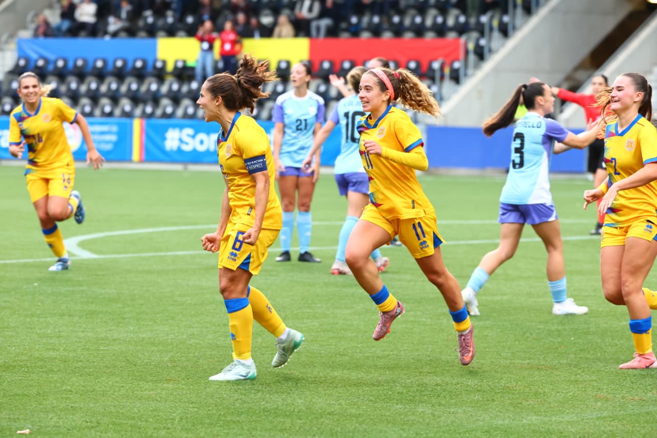Tere Morató, celebrant el primer gol de la selecció.