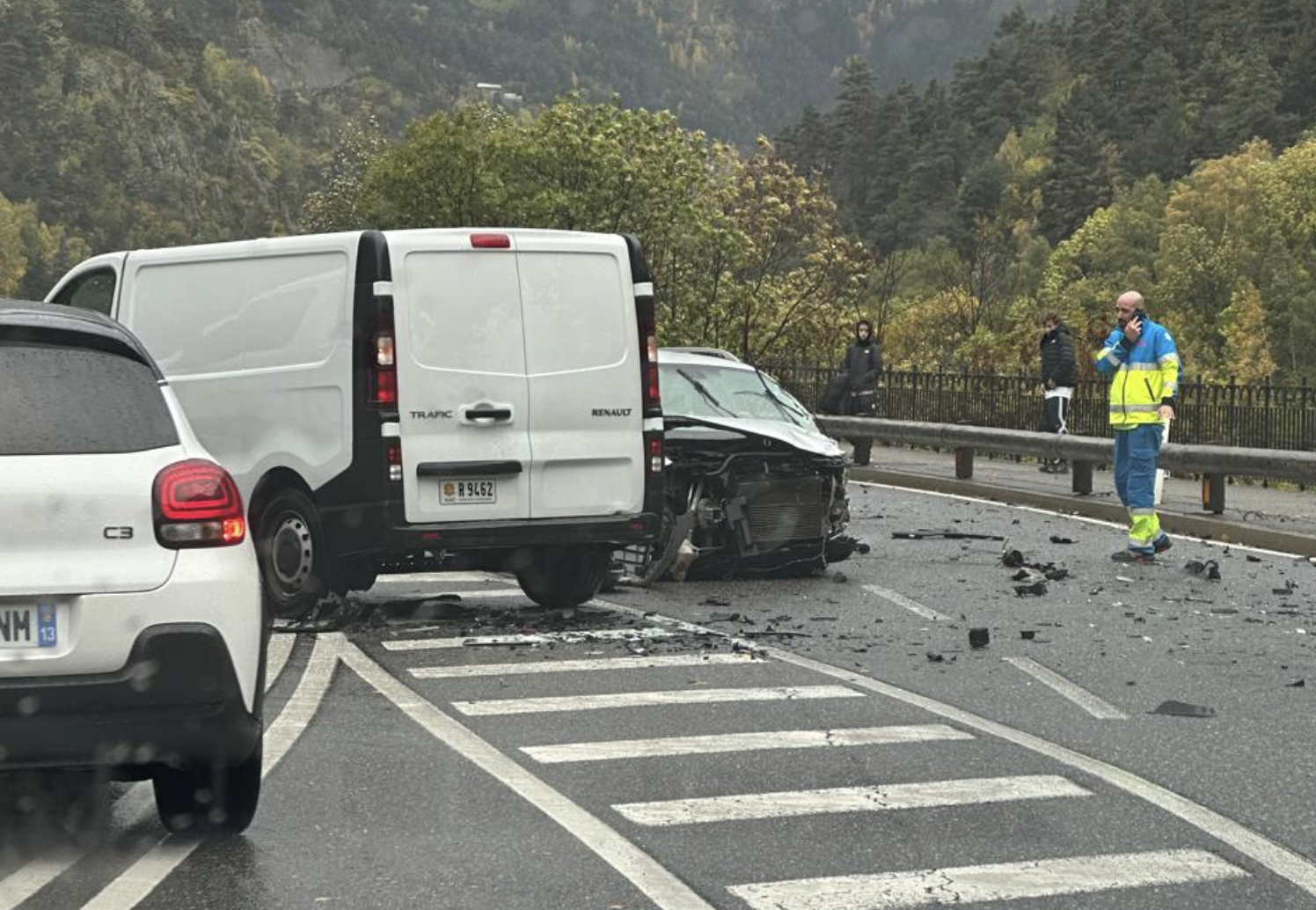 Furgoneta i turisme accidentats a la CG-2 (a tocar de la rotonda de Meritxell).