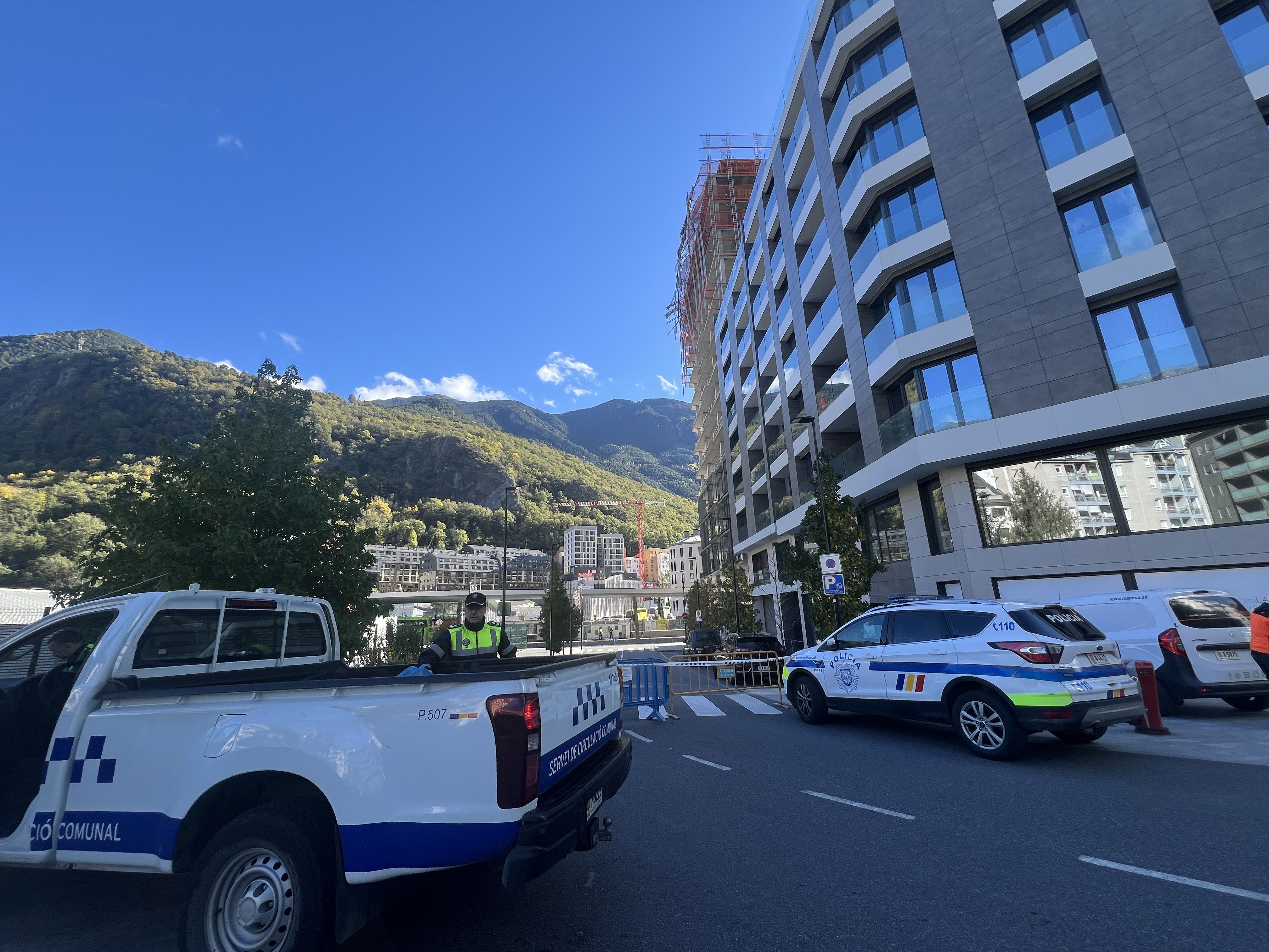 Acordonament a la zona del carrer de la Grau i el del Consell General. 
