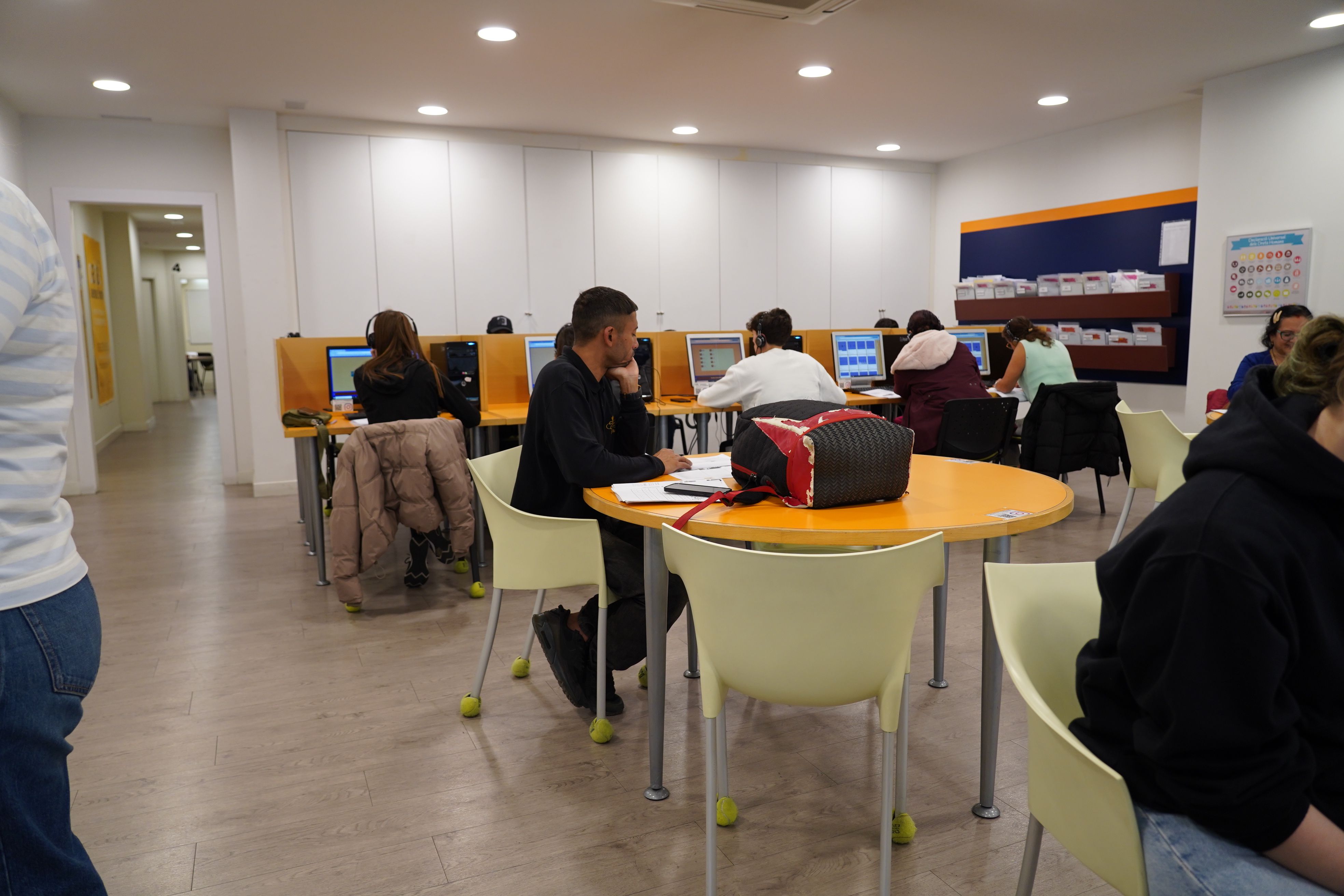 Alumnes al centre de català d'Escaldes-Engordany.