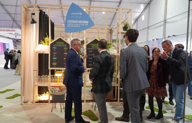 Les autoritats visitant l'estand de FEDA. Les autoritats visitant l'estand de FEDA.