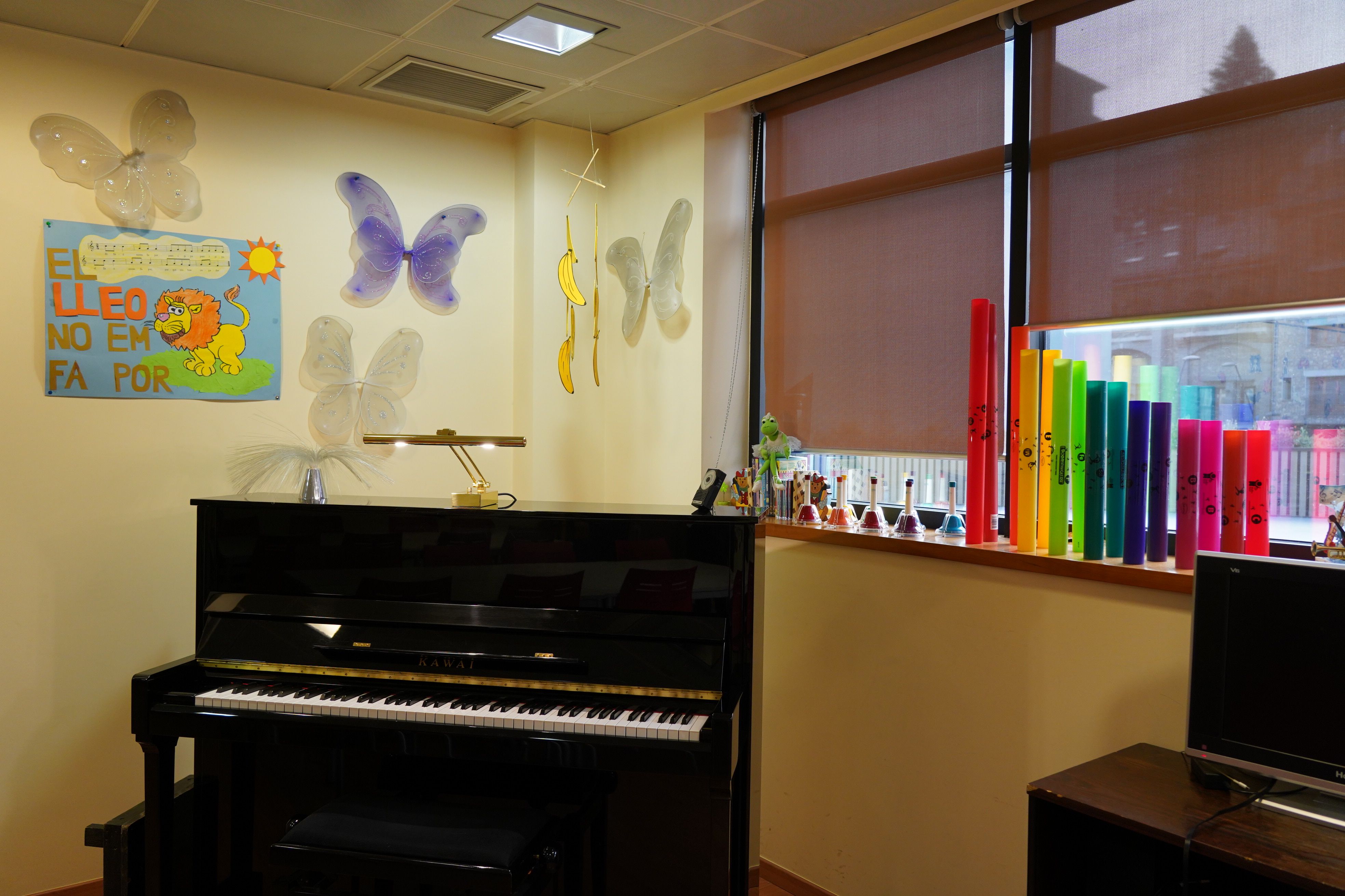 Una de les aules de l'escola de la Capsa de Música.