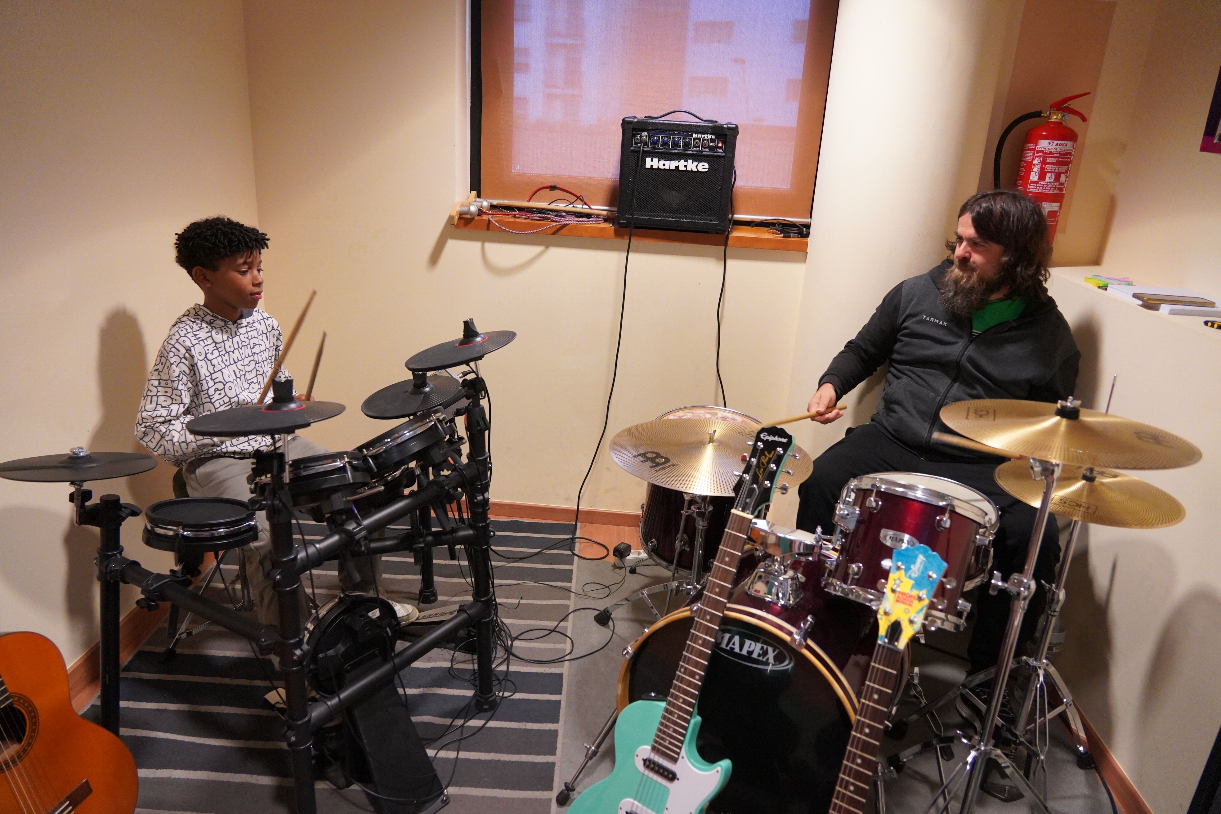 En Barack, de nou anys, ja en fa 3 que toca la bateria.