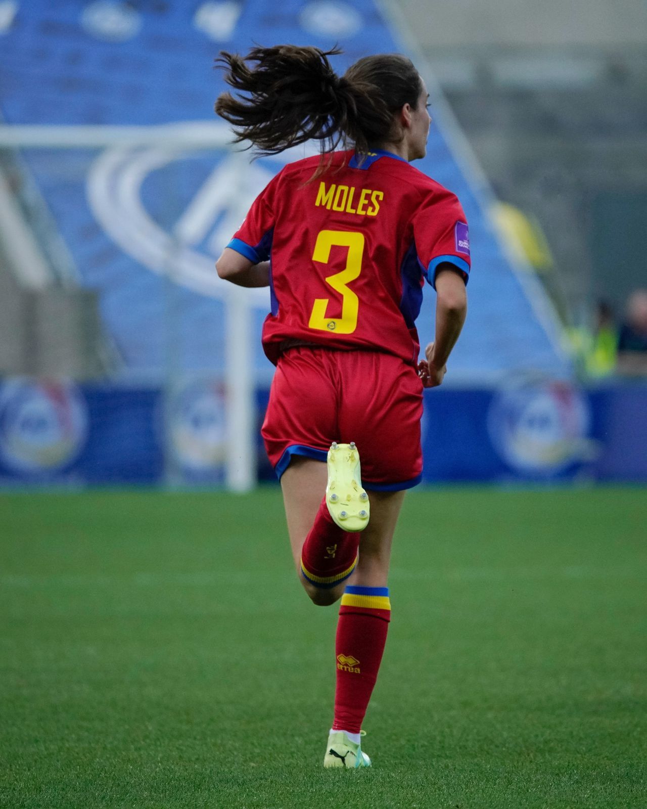 El número 3 és l'escollit per Moles en els partits de selecció.