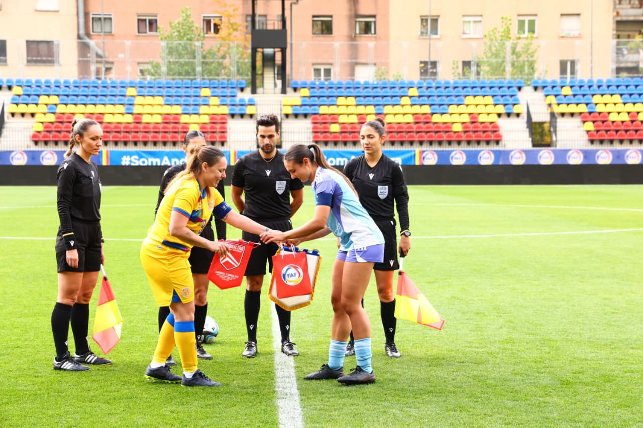 Intercanvi de banderoles entre Andorra i Gibraltar. Intercanvi de banderoles entre Andorra i Gibraltar.