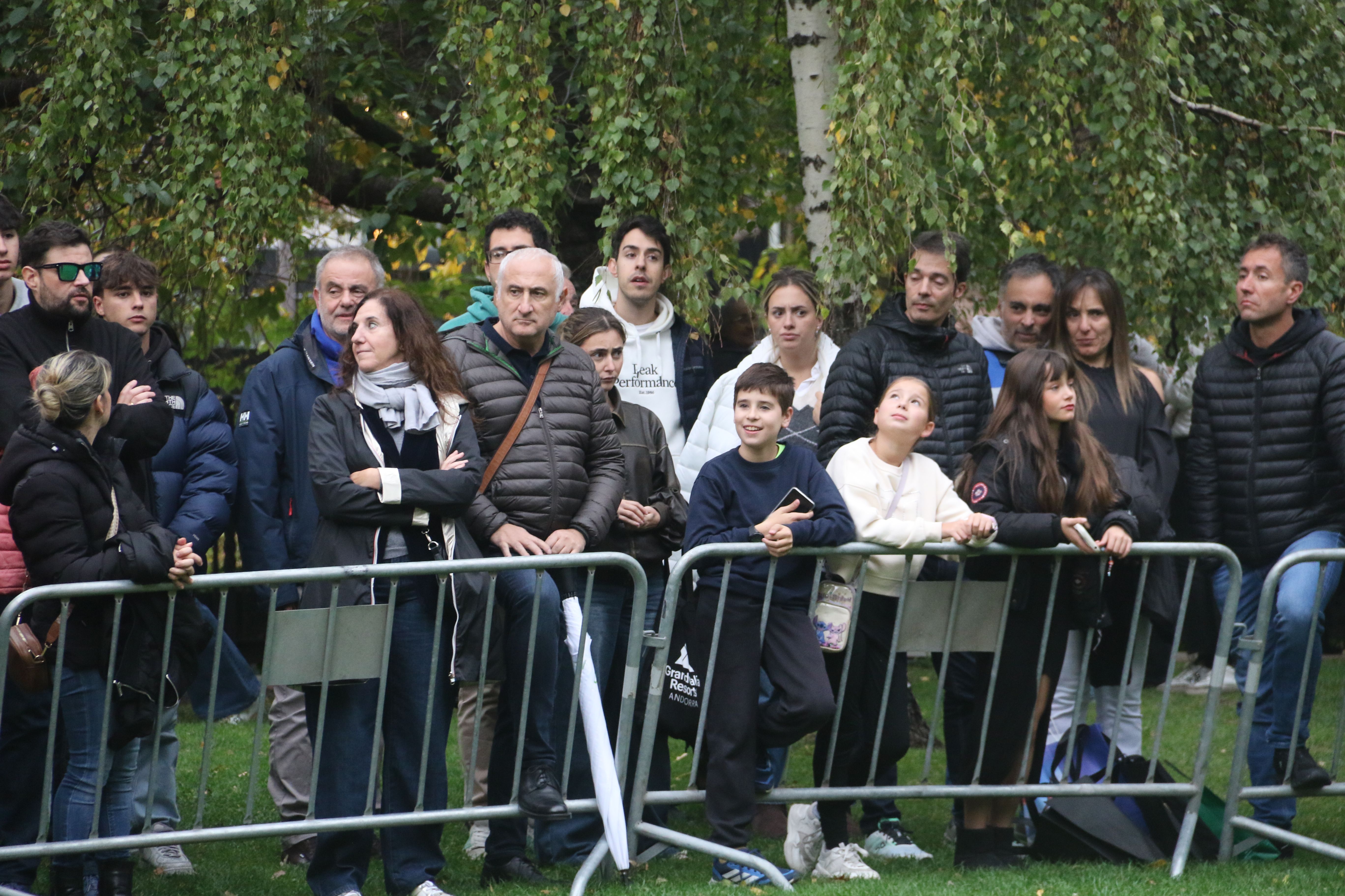 Un dels directors adjunts del cos de policia, amb corretja creuada, Toni Rodríguez, seguint l'exhibició. Un dels directors adjunts del cos de policia, amb corretja creuada, Toni Rodríguez, seguint l'exhibició.