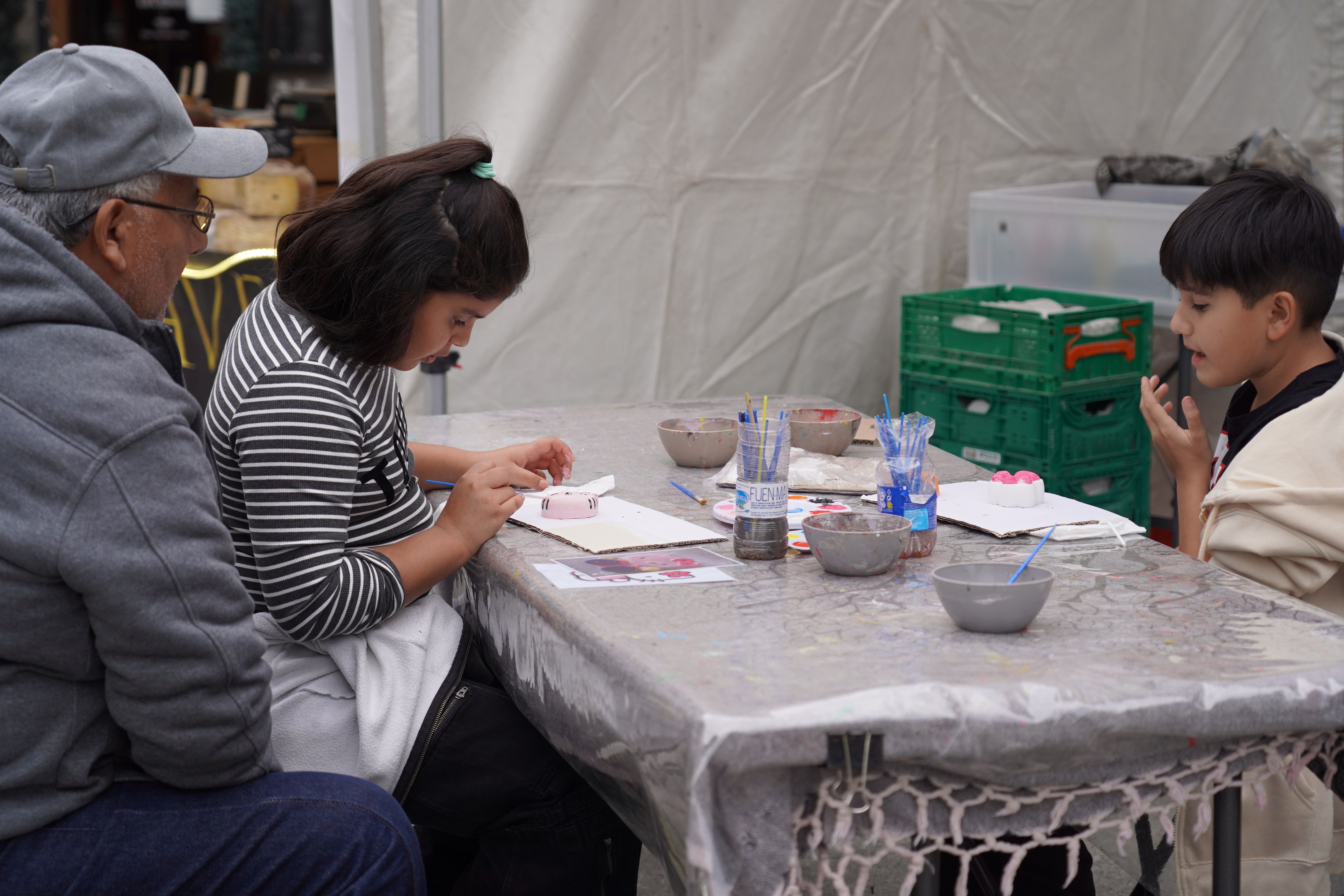 Tallers de manualitats i dibuixos. Tallers de manualitats i dibuixos.