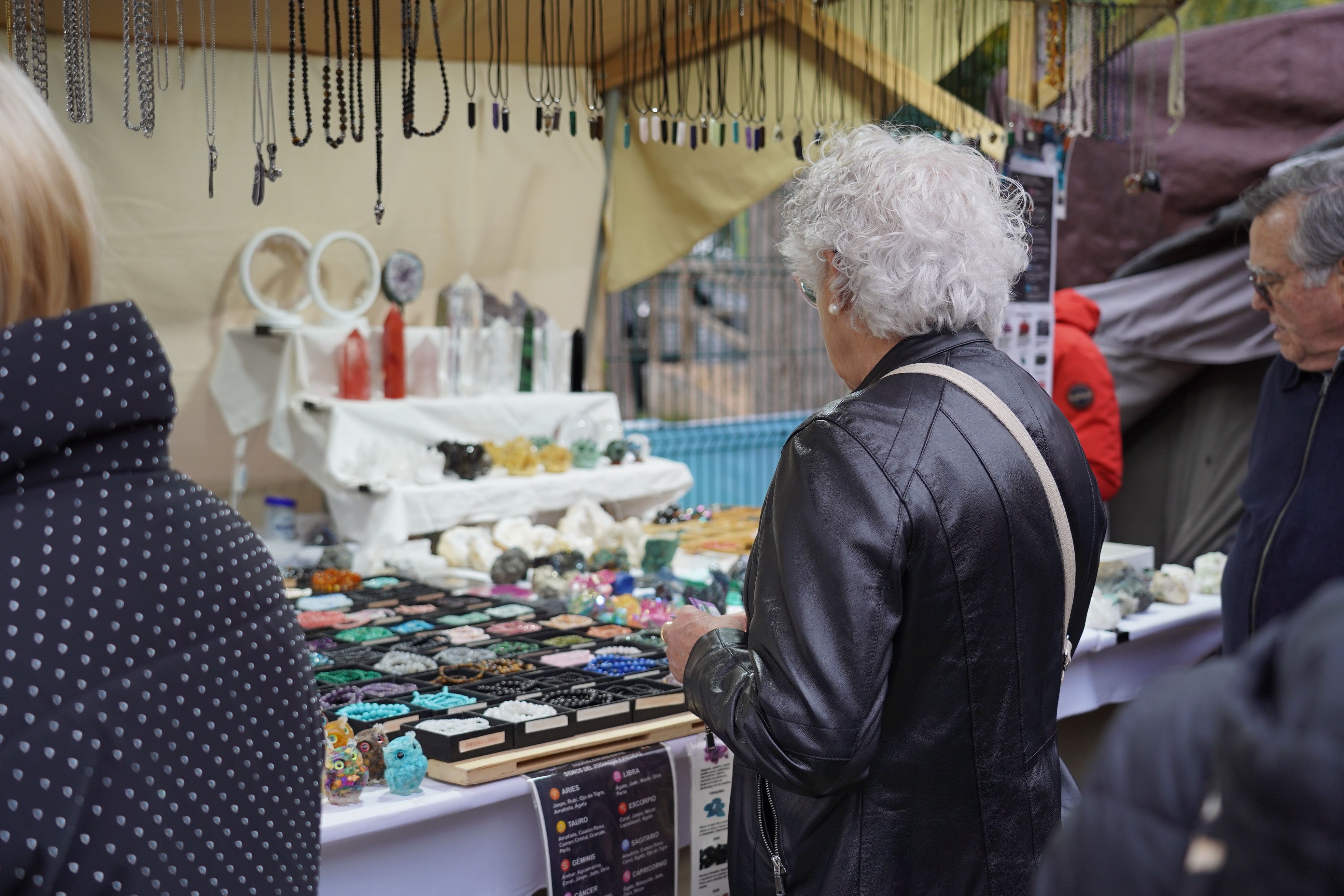Un moment per observar i escurar la butxaca. Un moment per observar i escurar la butxaca.