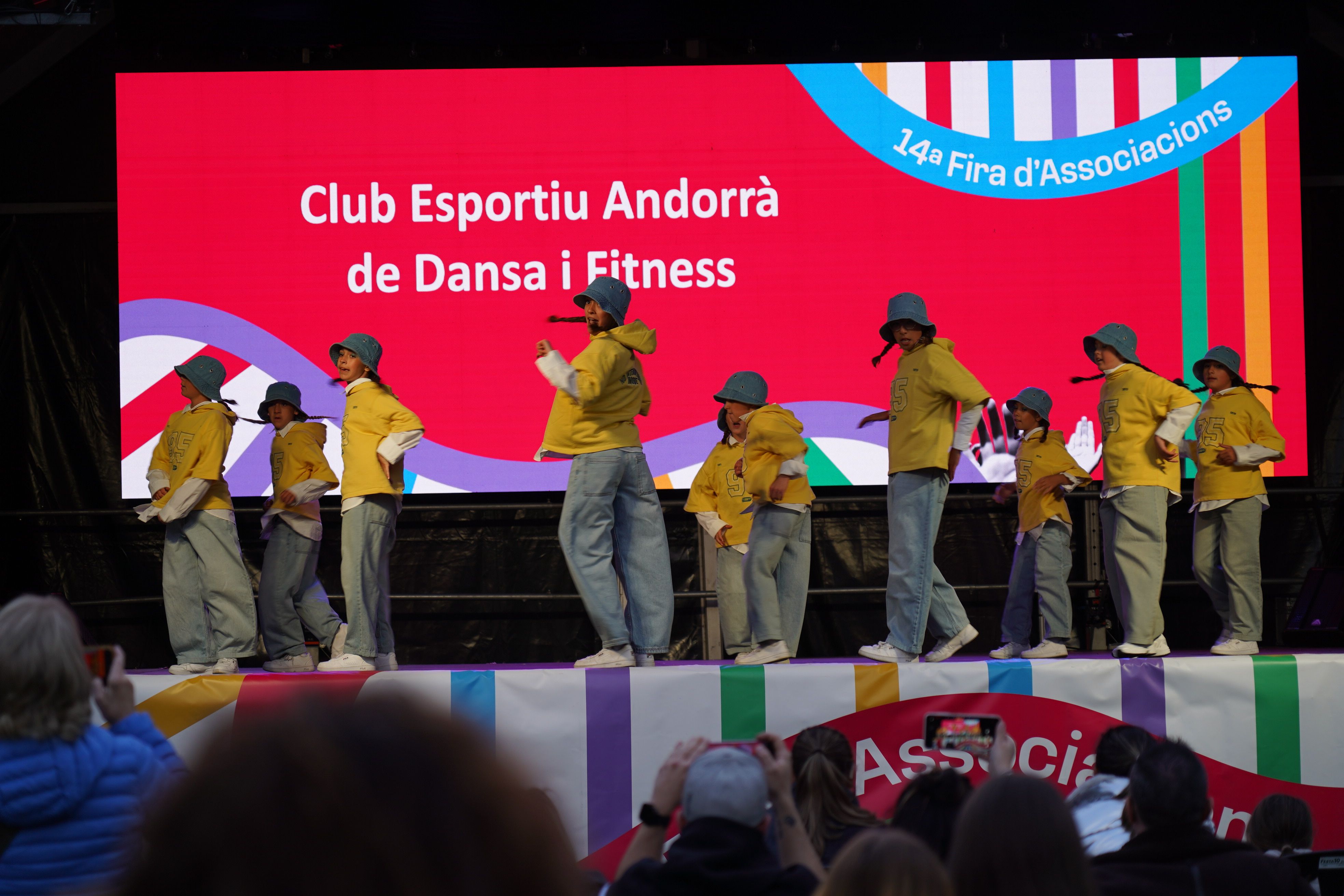 ADN ha fet vibrar el públic que s'ha aplegat a l'escenari del Parc Central. ADN ha fet vibrar el públic que s'ha aplegat a l'escenari del Parc Central.