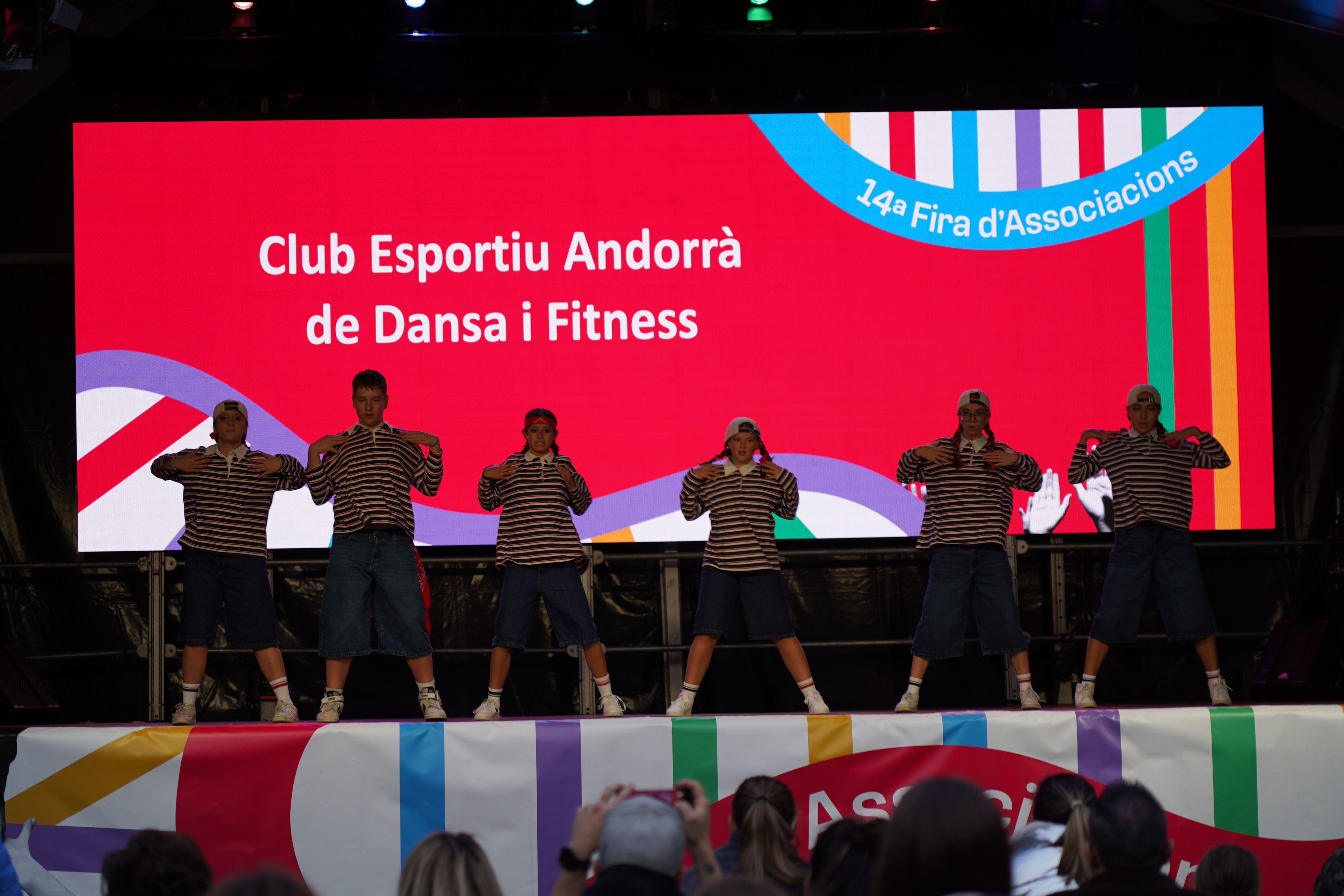 El segon grup, ja amb més adolescents. El segon grup, ja amb més adolescents.