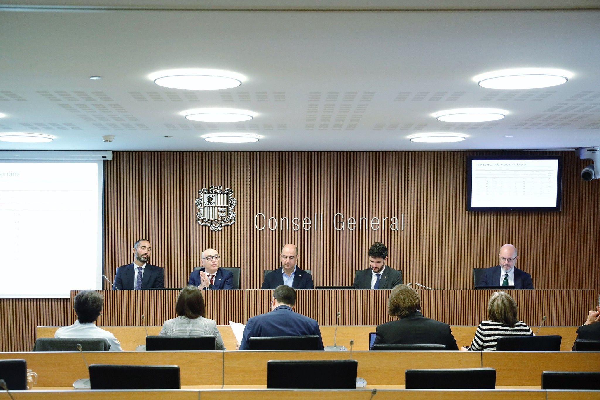 Una compareixença a la comissió legislativa de Finances i Pressupost.