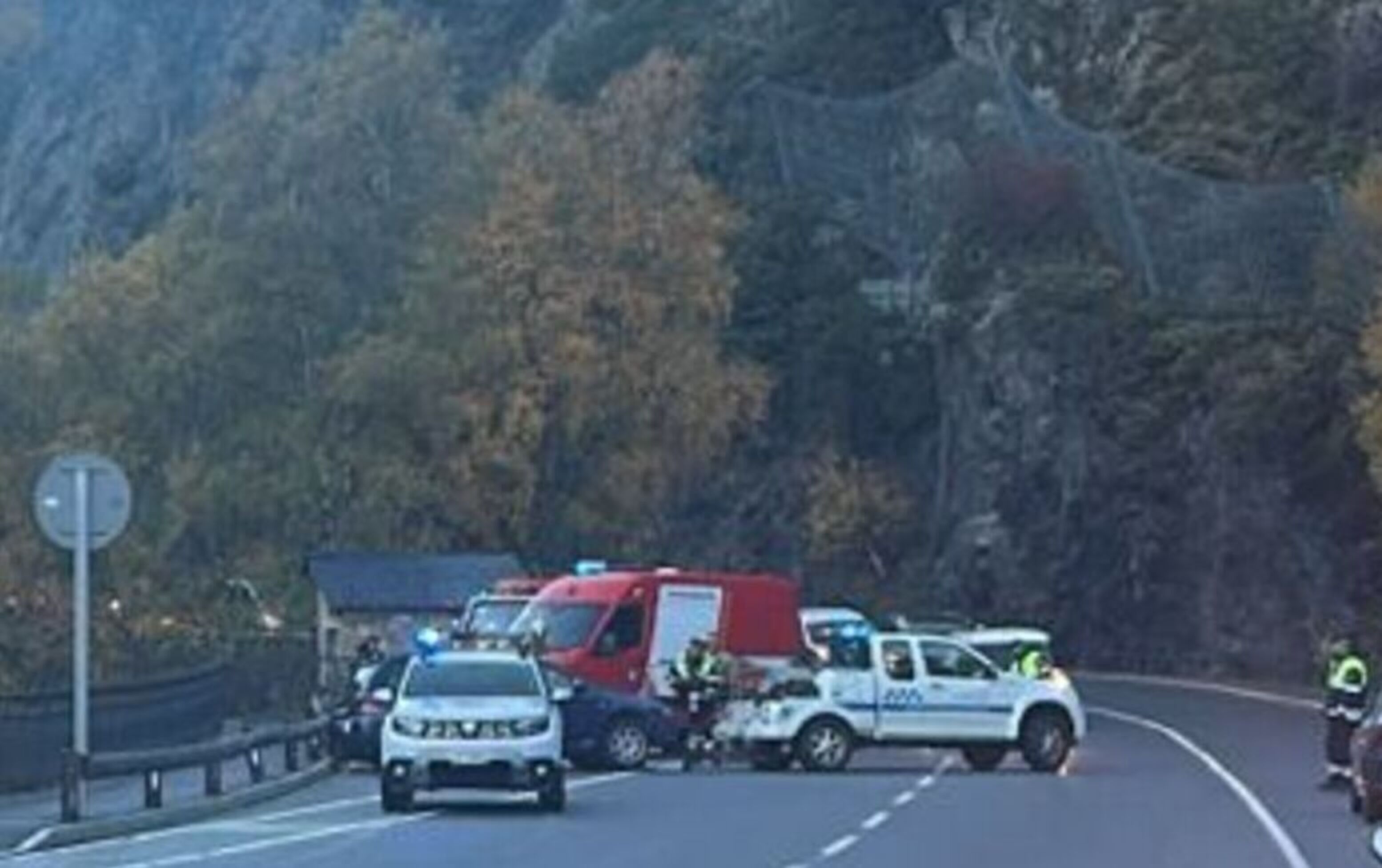 El sinistre ha tingut lloc a pocs metres de la rotonda de l'Aldosa de Canillo.