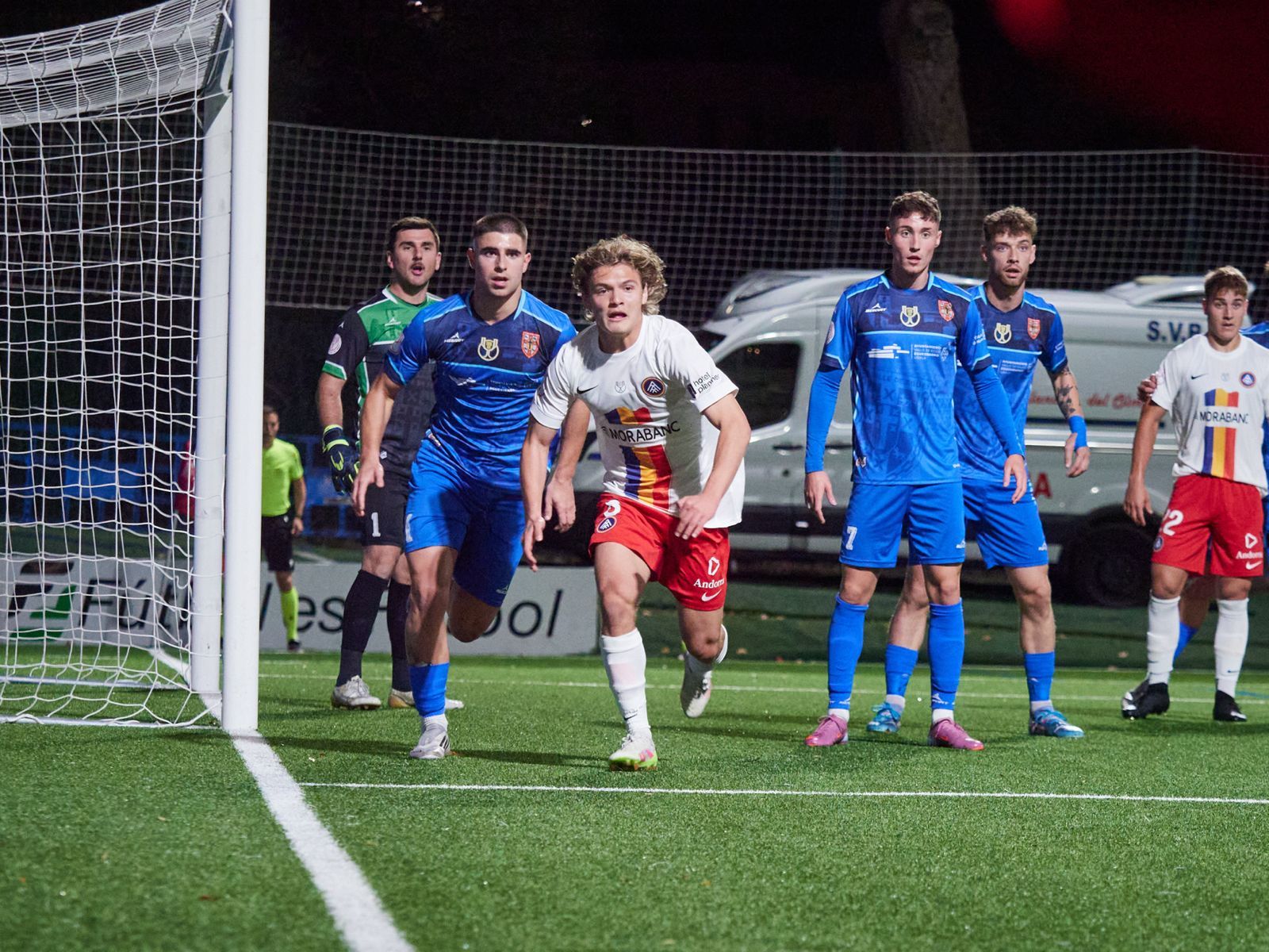 El turc Efe Akman, darrer fitxatge de l'estiu, s'ha estrenat amb la samarreta de l'Andorra. El turc Efe Akman, darrer fitxatge de l'estiu, s'ha estrenat amb la samarreta de l'Andorra.