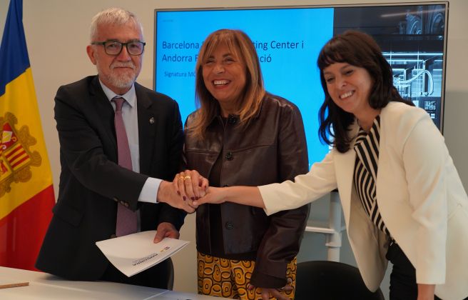 la ministra de Presidència, Economia, Treball i Habitatge del Govern d’Andorra, Conxita Marsol, el director del BSC-CNS, Mateo Valero i la gerenta d’AR+I, Marta Domènech. 