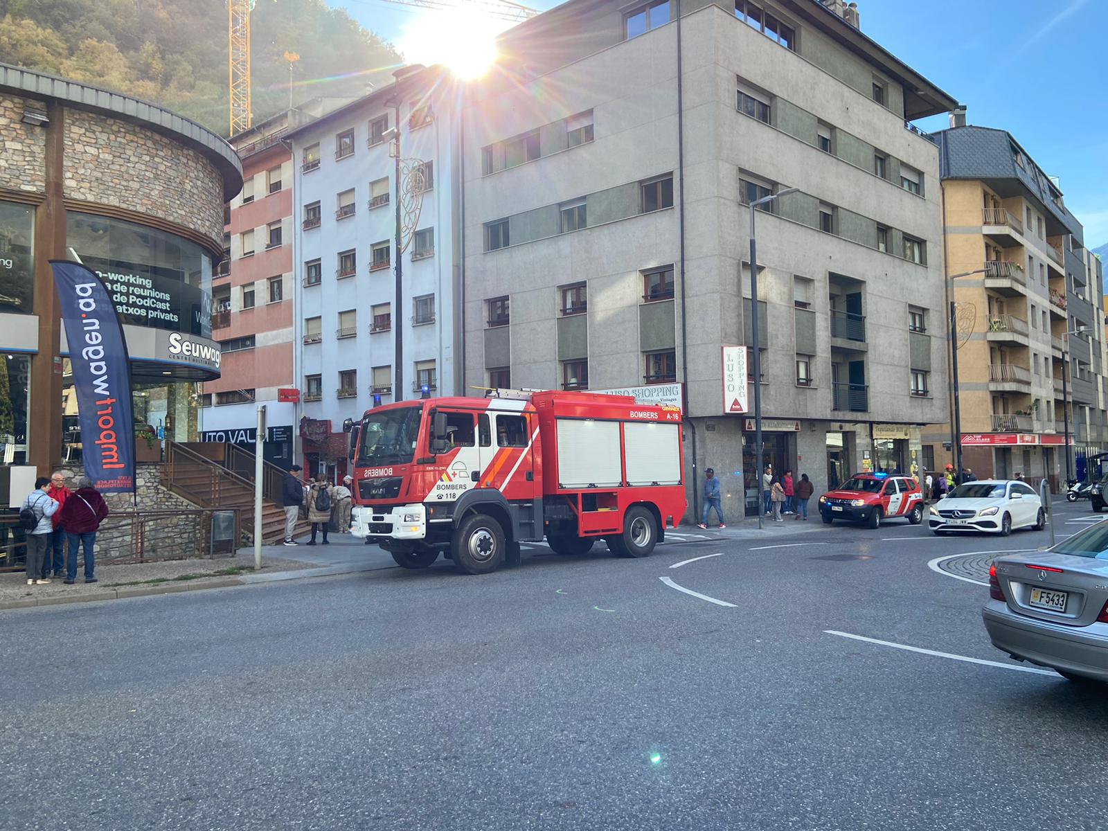 S'ha desallotjat a la majoria de veïns dels carrers de La Grandalla i les Lloses.