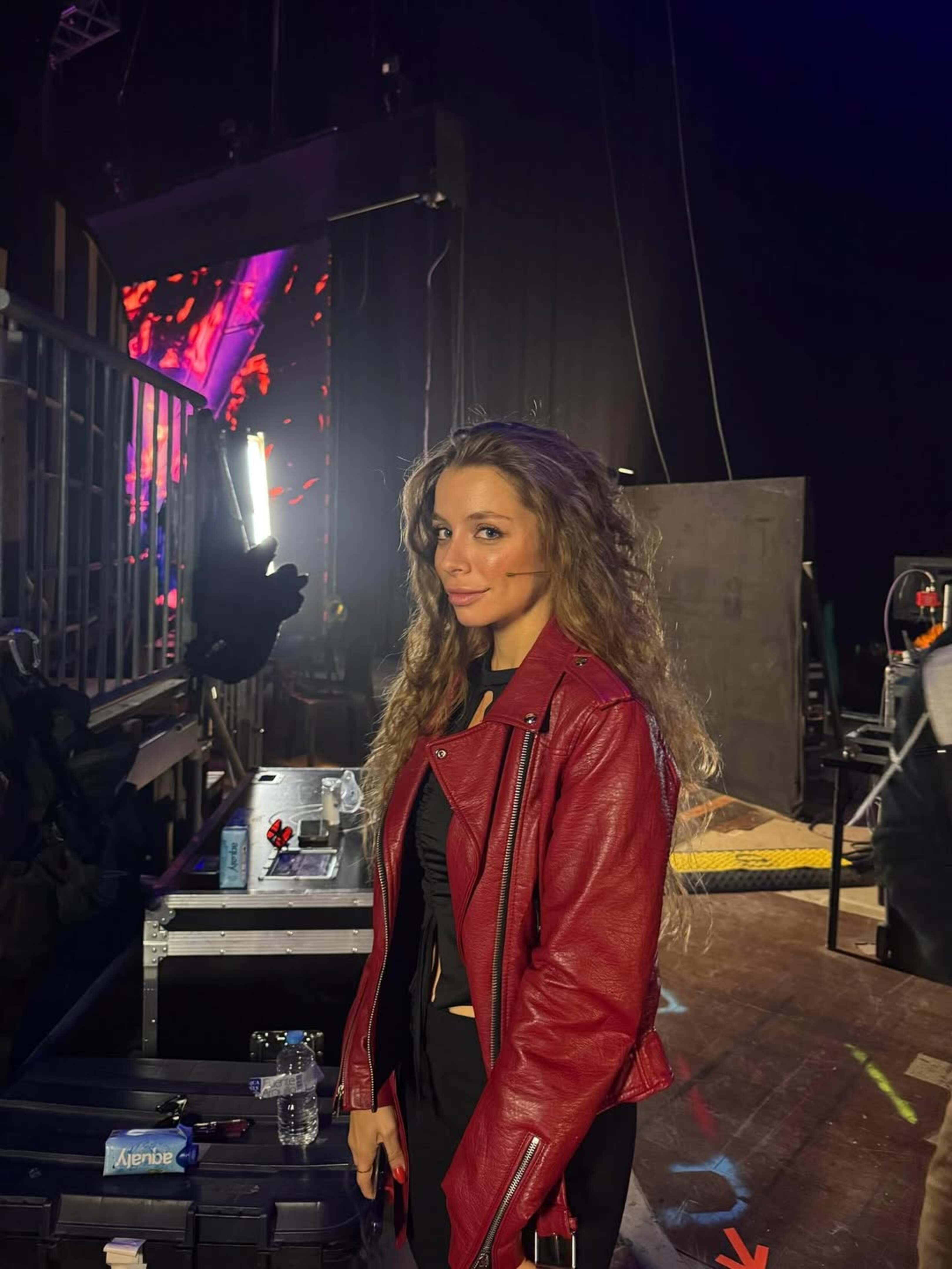 Clàudia Torrent, Sisi Bon, en els estudis on es grava 'La Voz'.