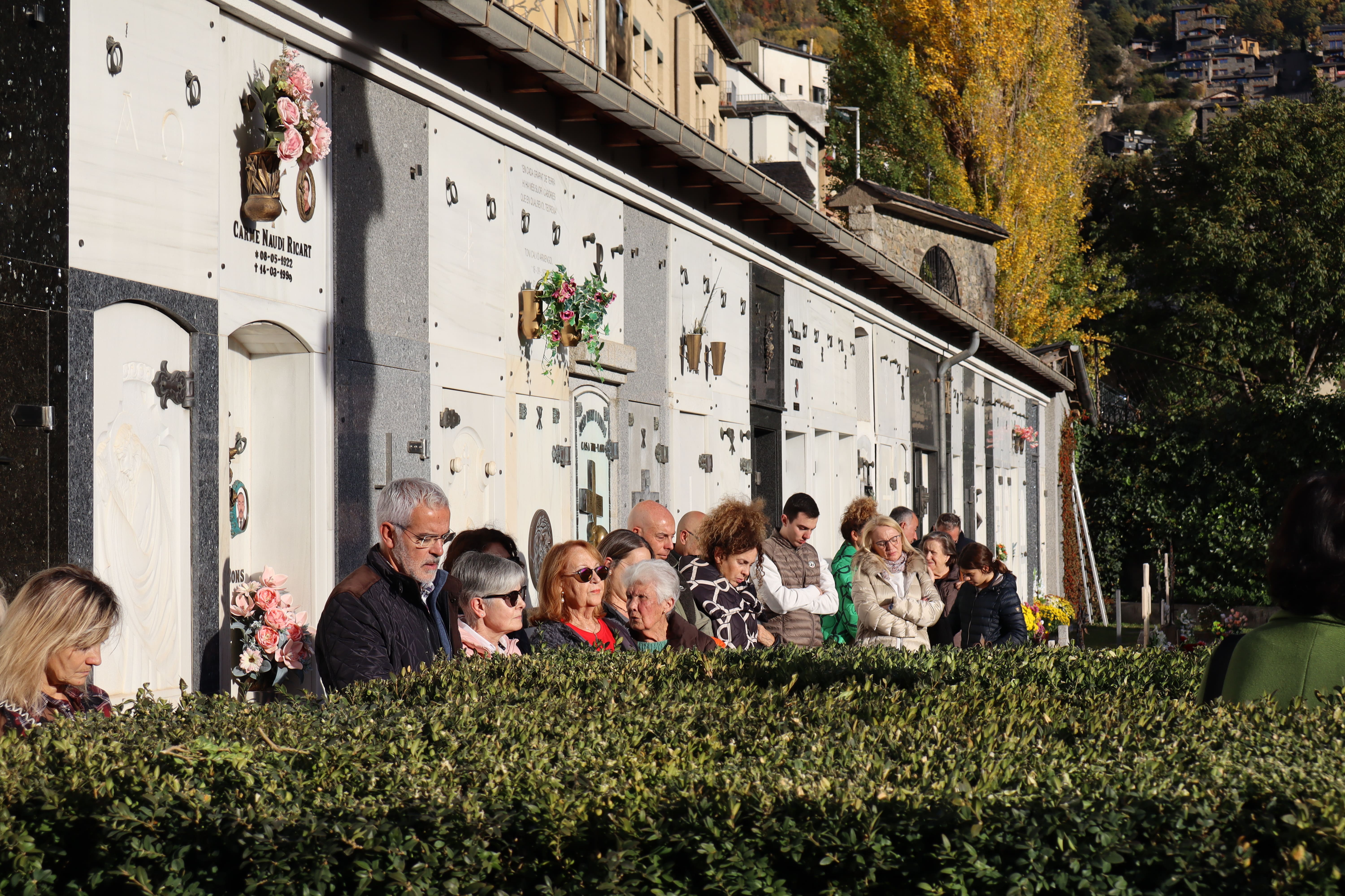Els feligresos durant la pregària. Els feligresos durant la pregària.