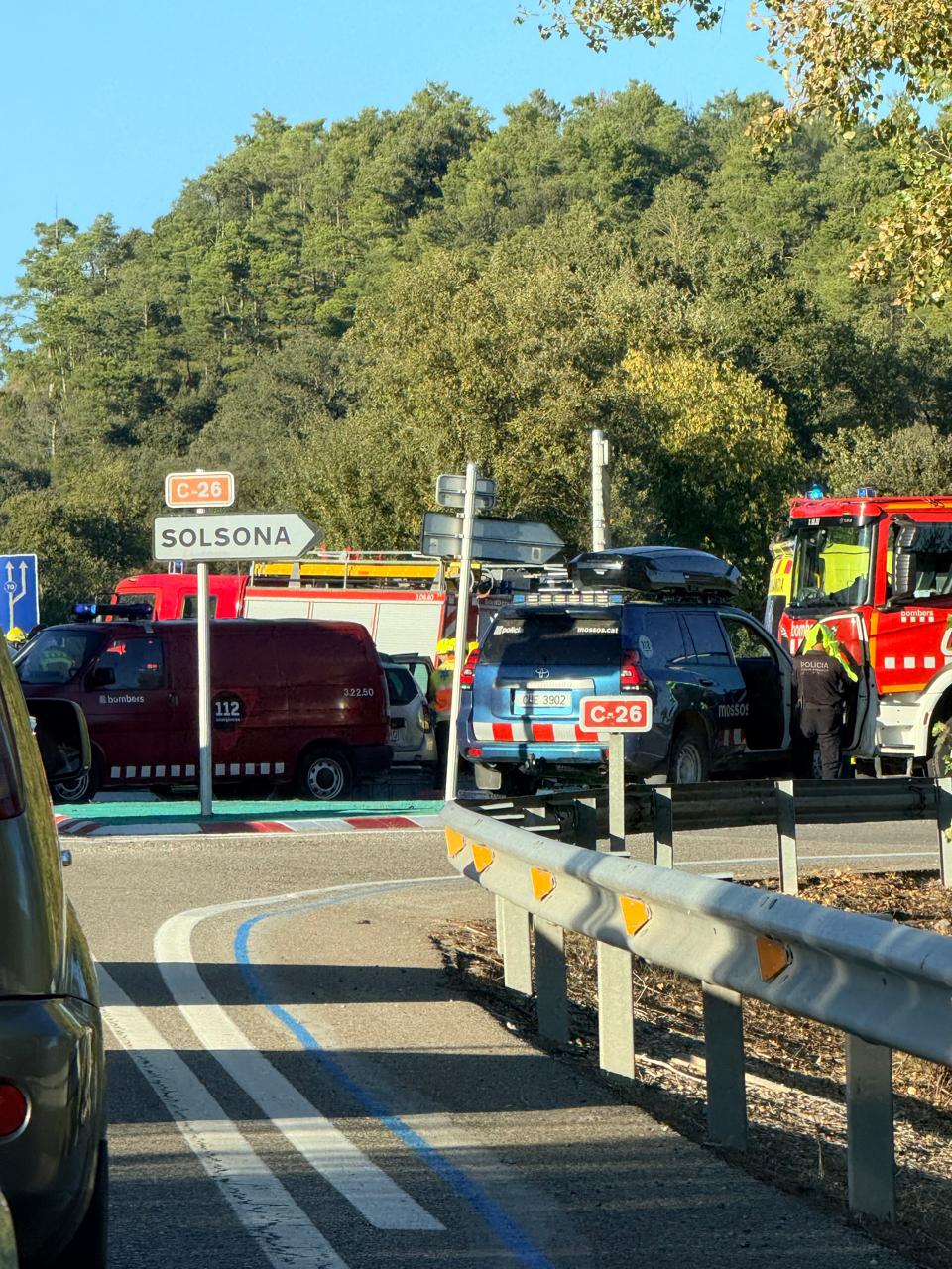 Desplegament de Bombers i Mossos d'Esquadra al lloc de l'incident.